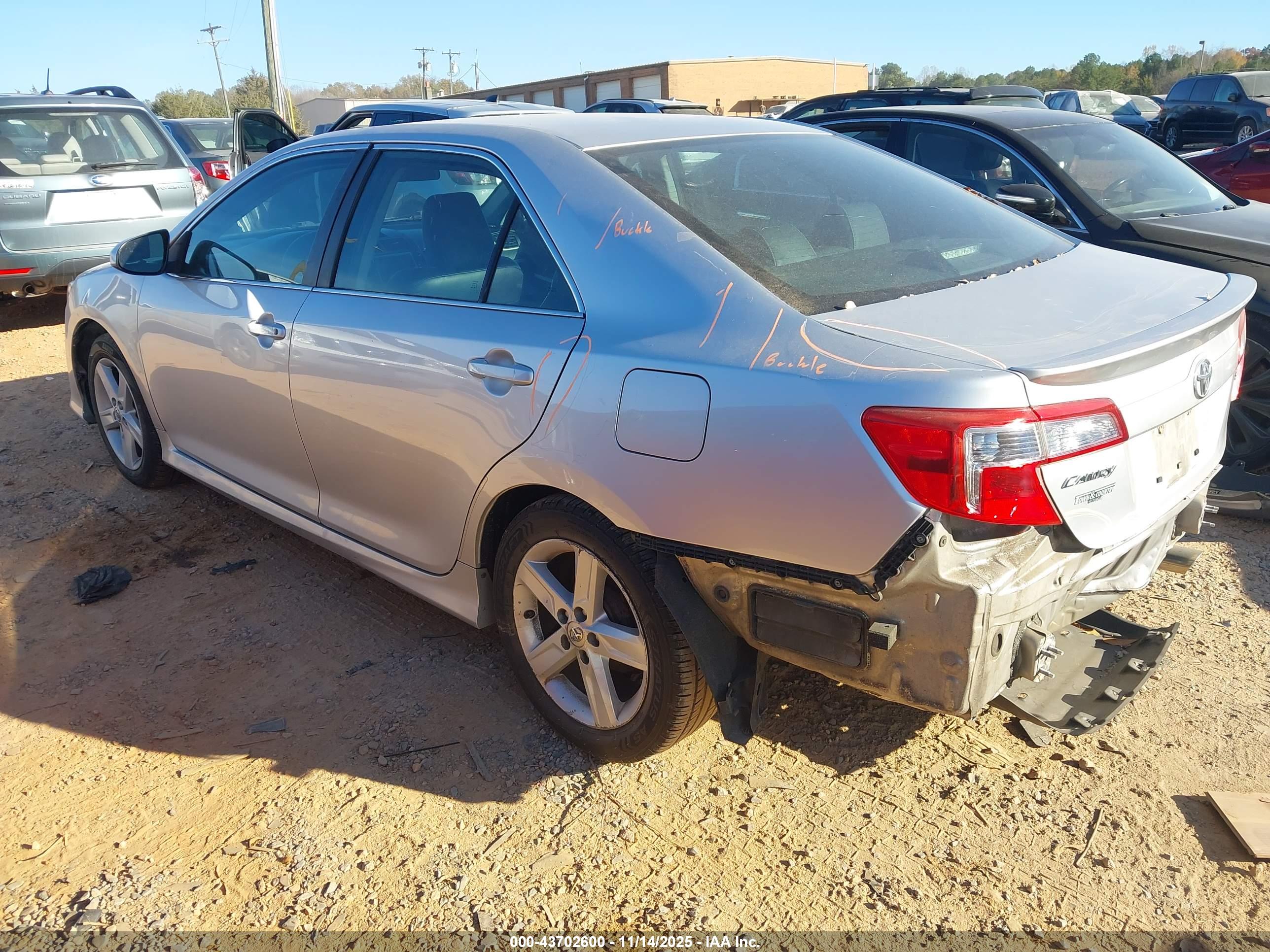 TOYOTA CAMRY image 3