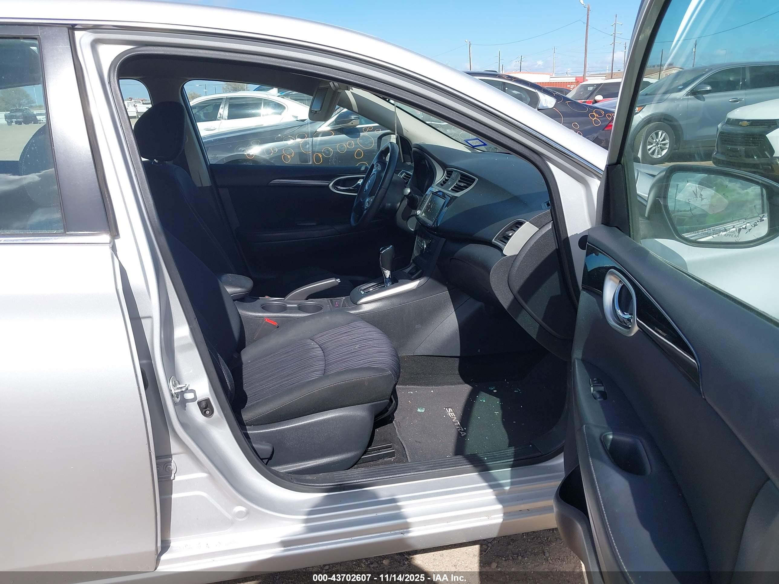 NISSAN SENTRA image 5