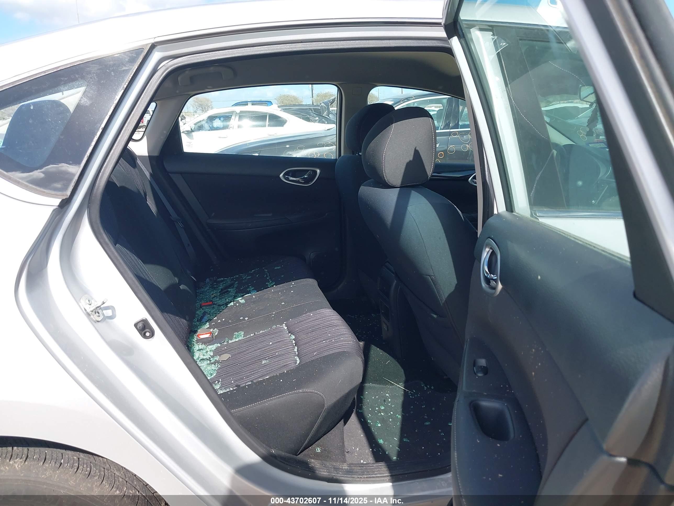 NISSAN SENTRA image 8