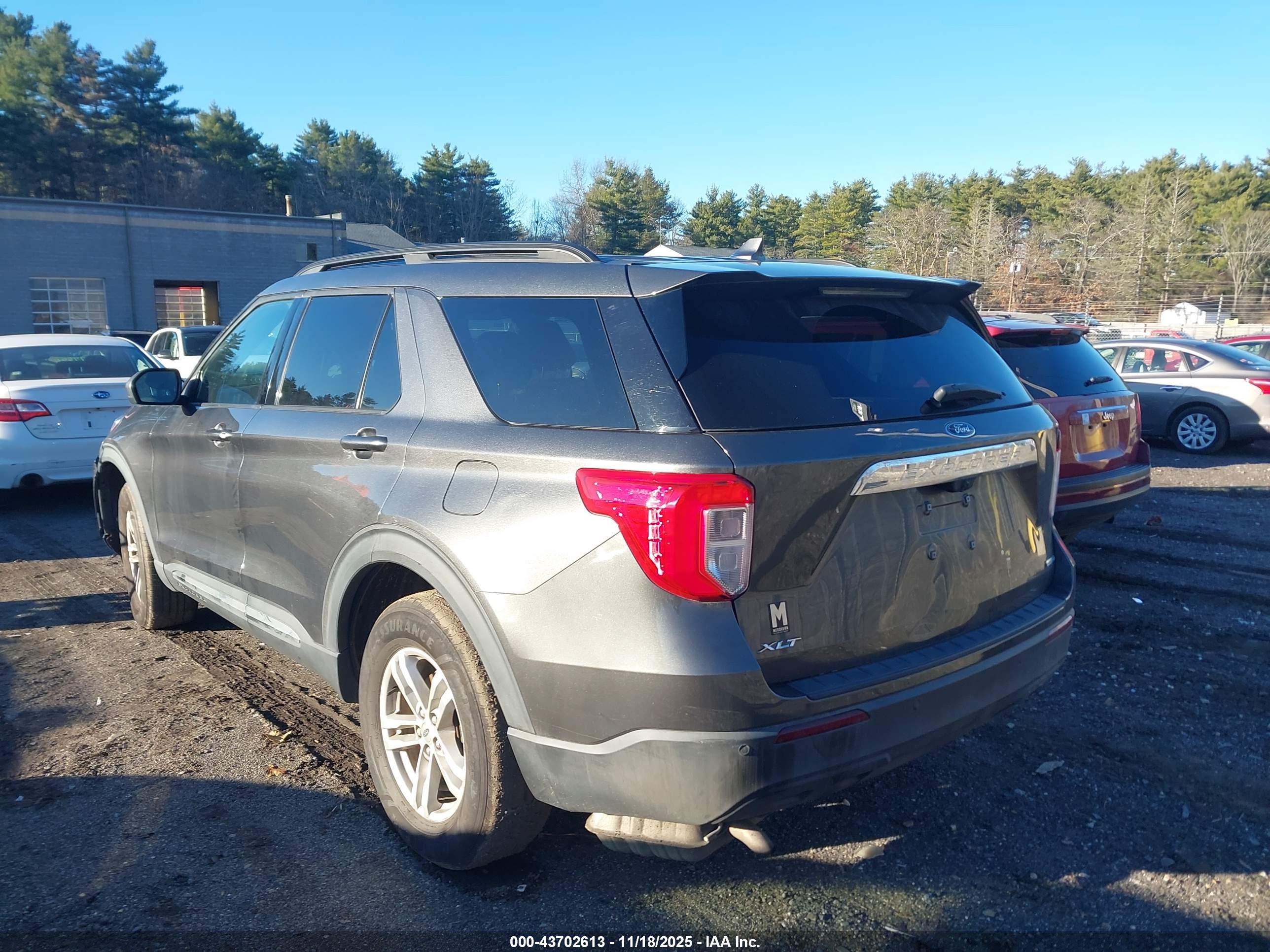 FORD EXPLORER image 3
