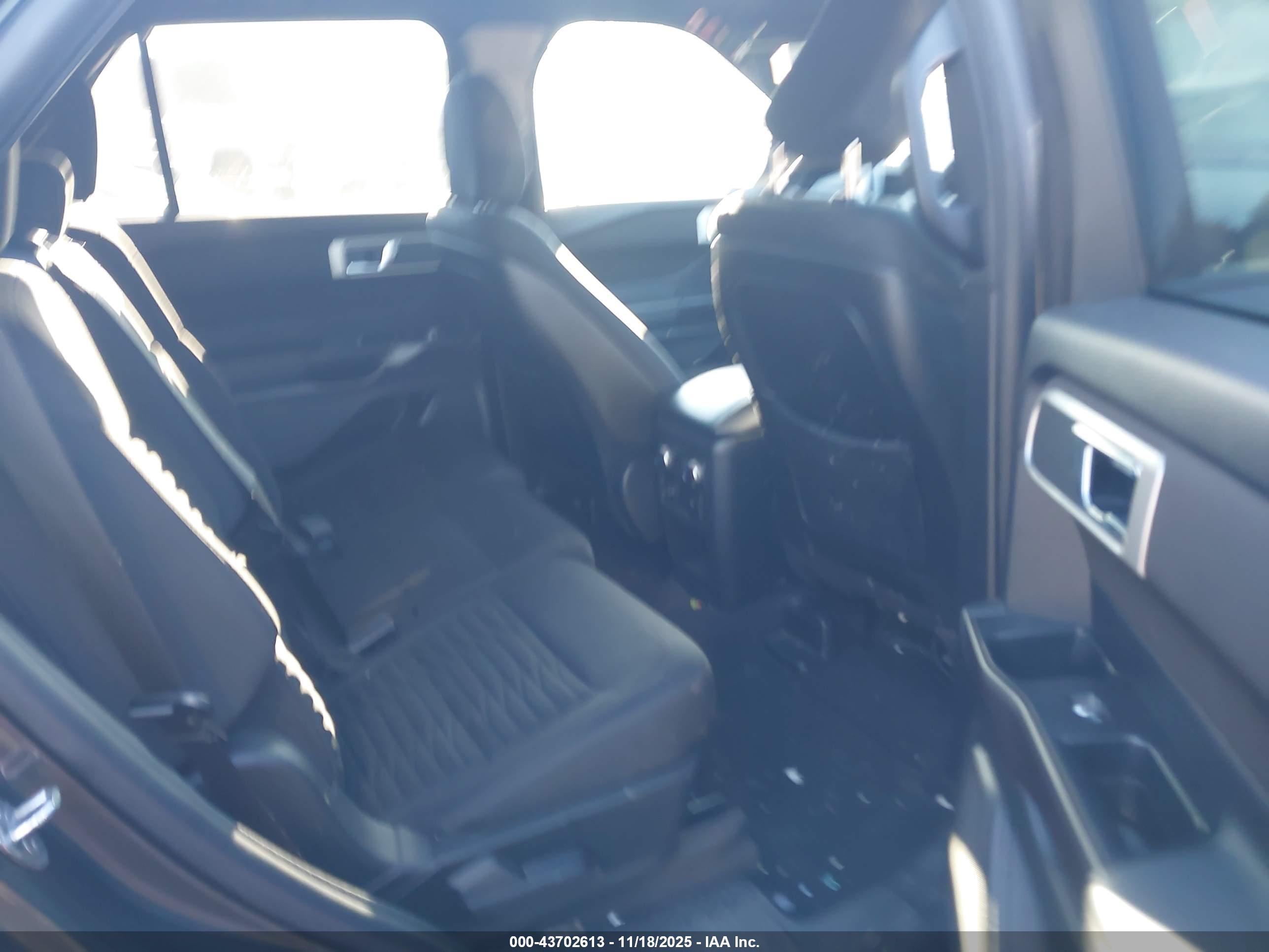 FORD EXPLORER image 8