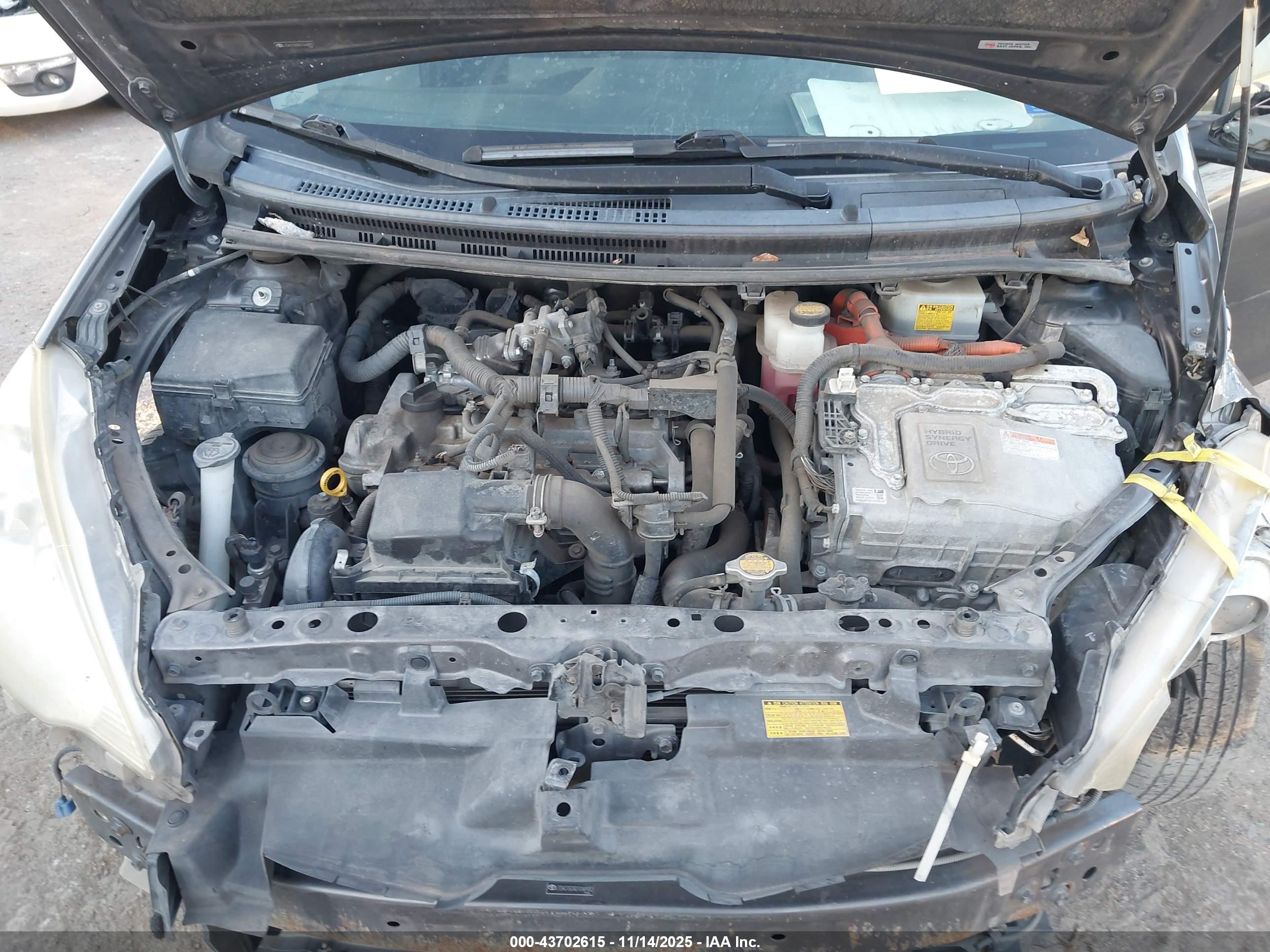 TOYOTA PRIUS image 10