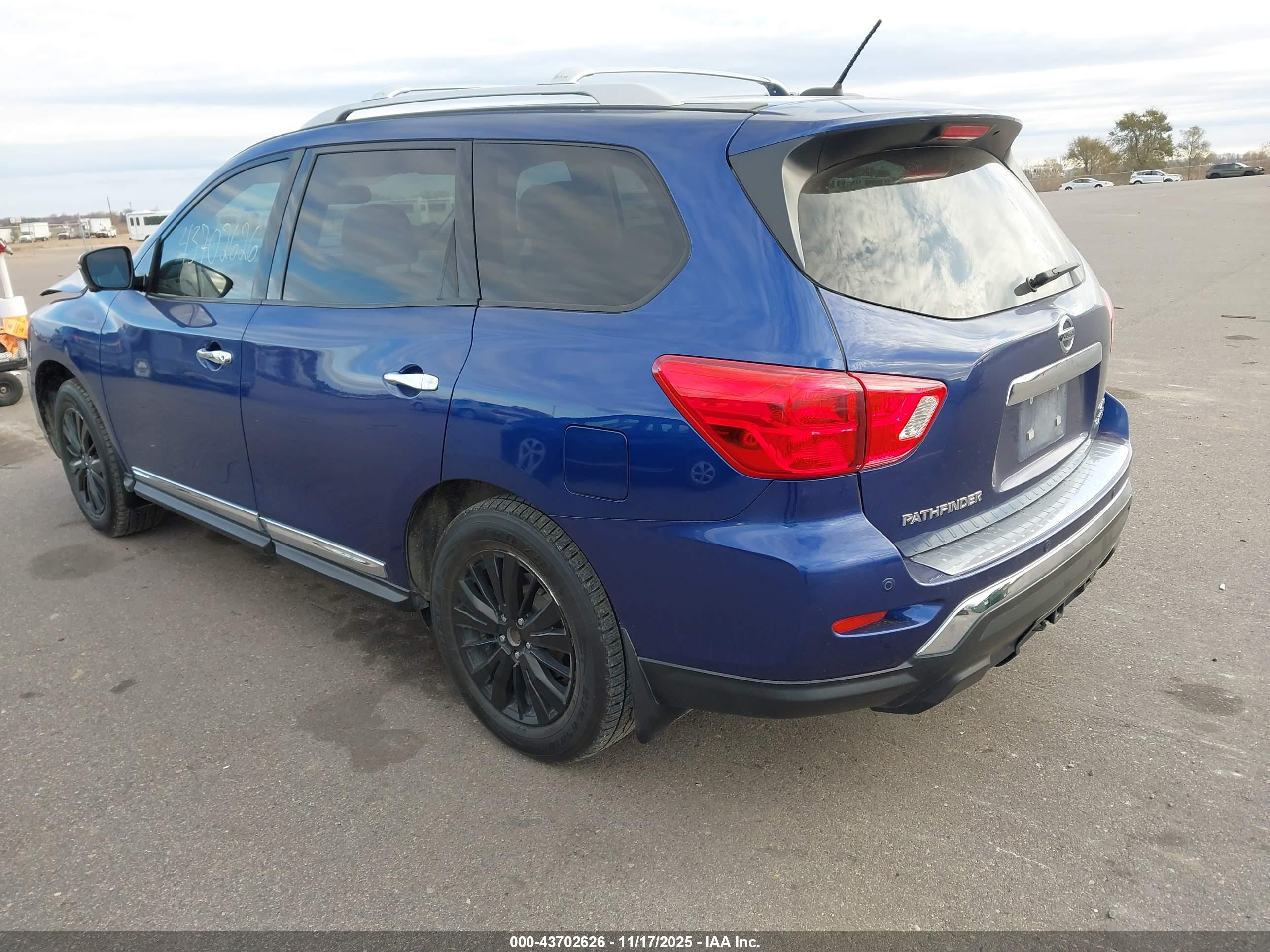 NISSAN PATHFINDER image 3