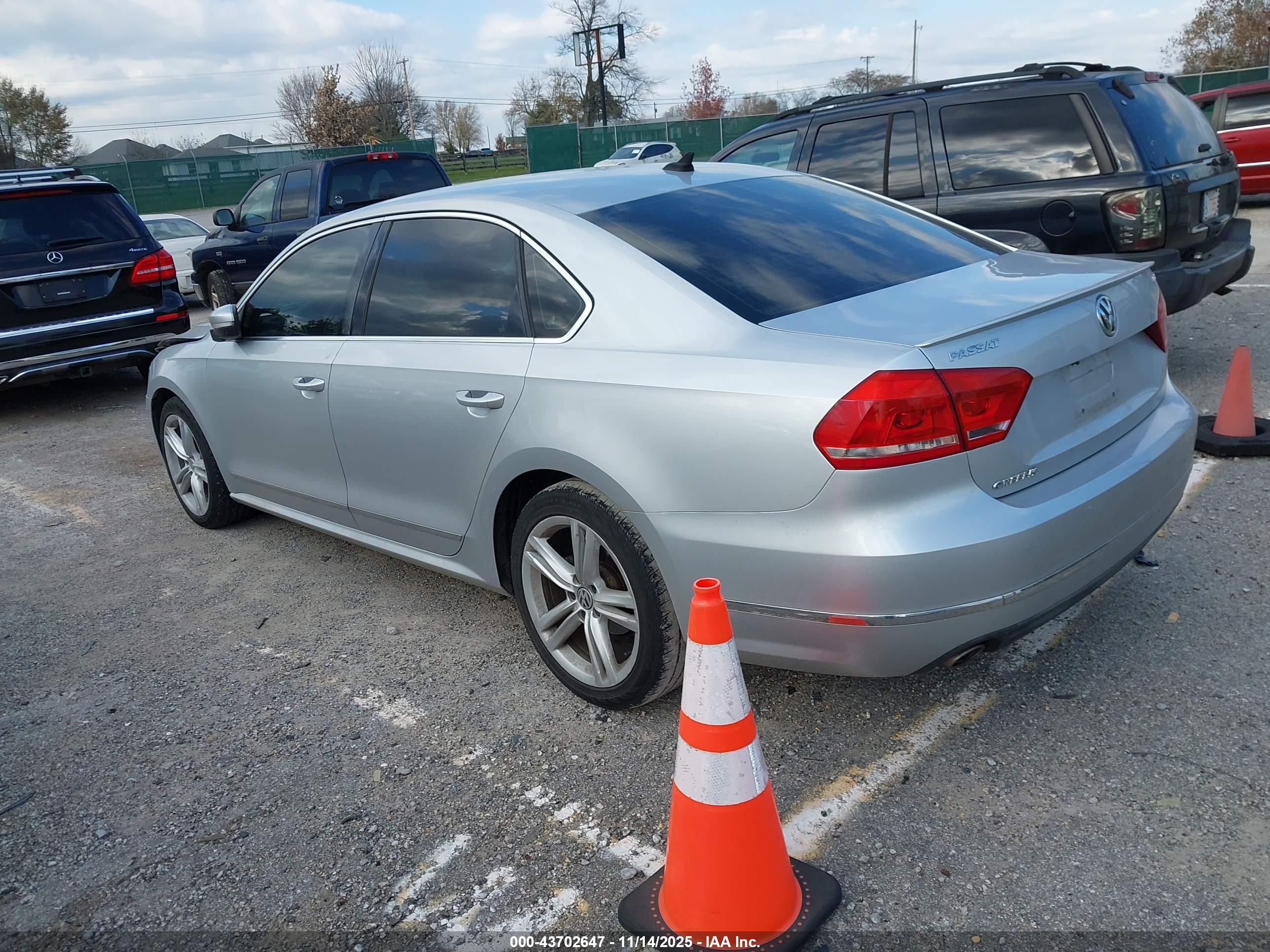 VOLKSWAGEN PASSAT image 3