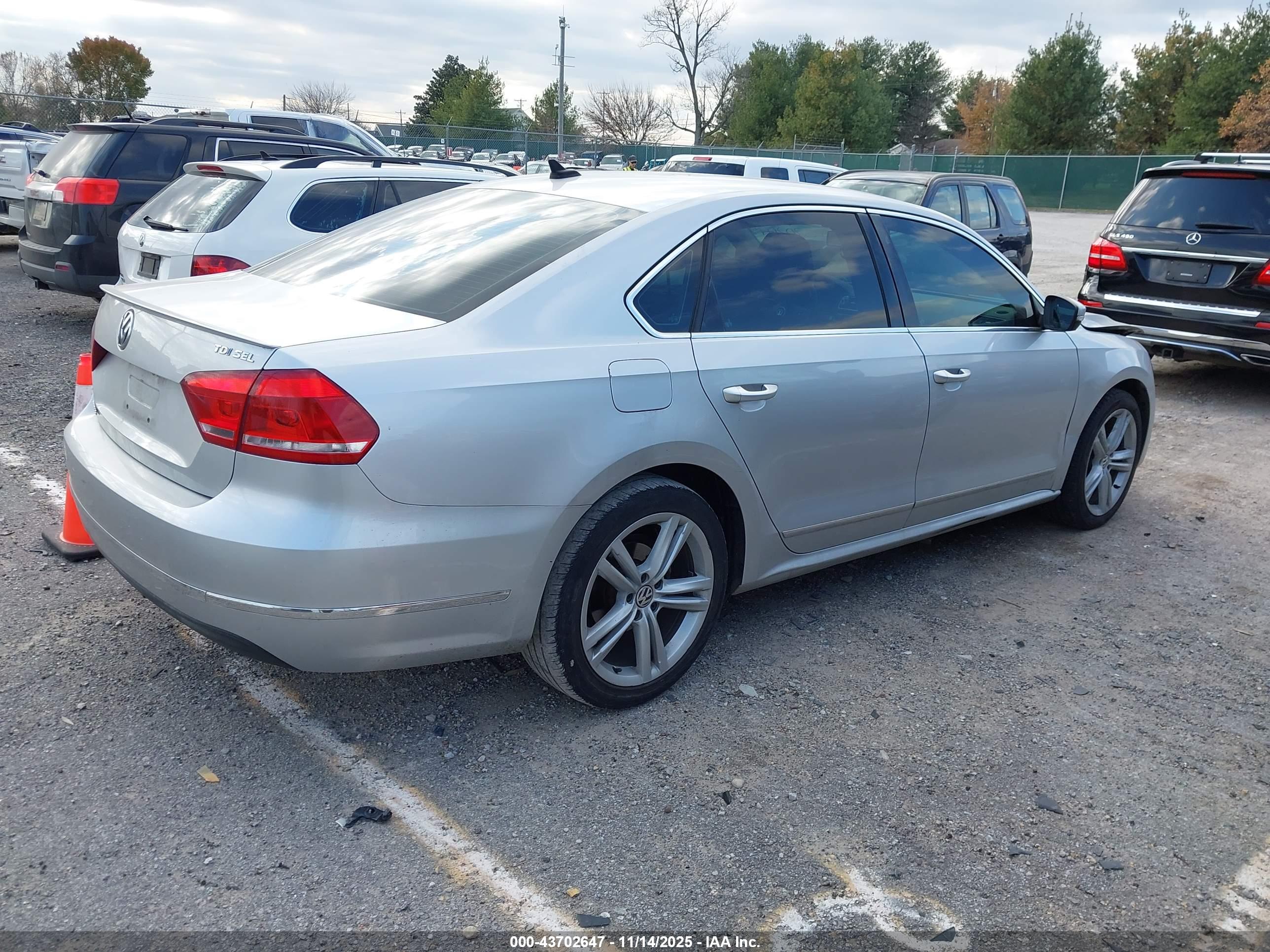 VOLKSWAGEN PASSAT image 4