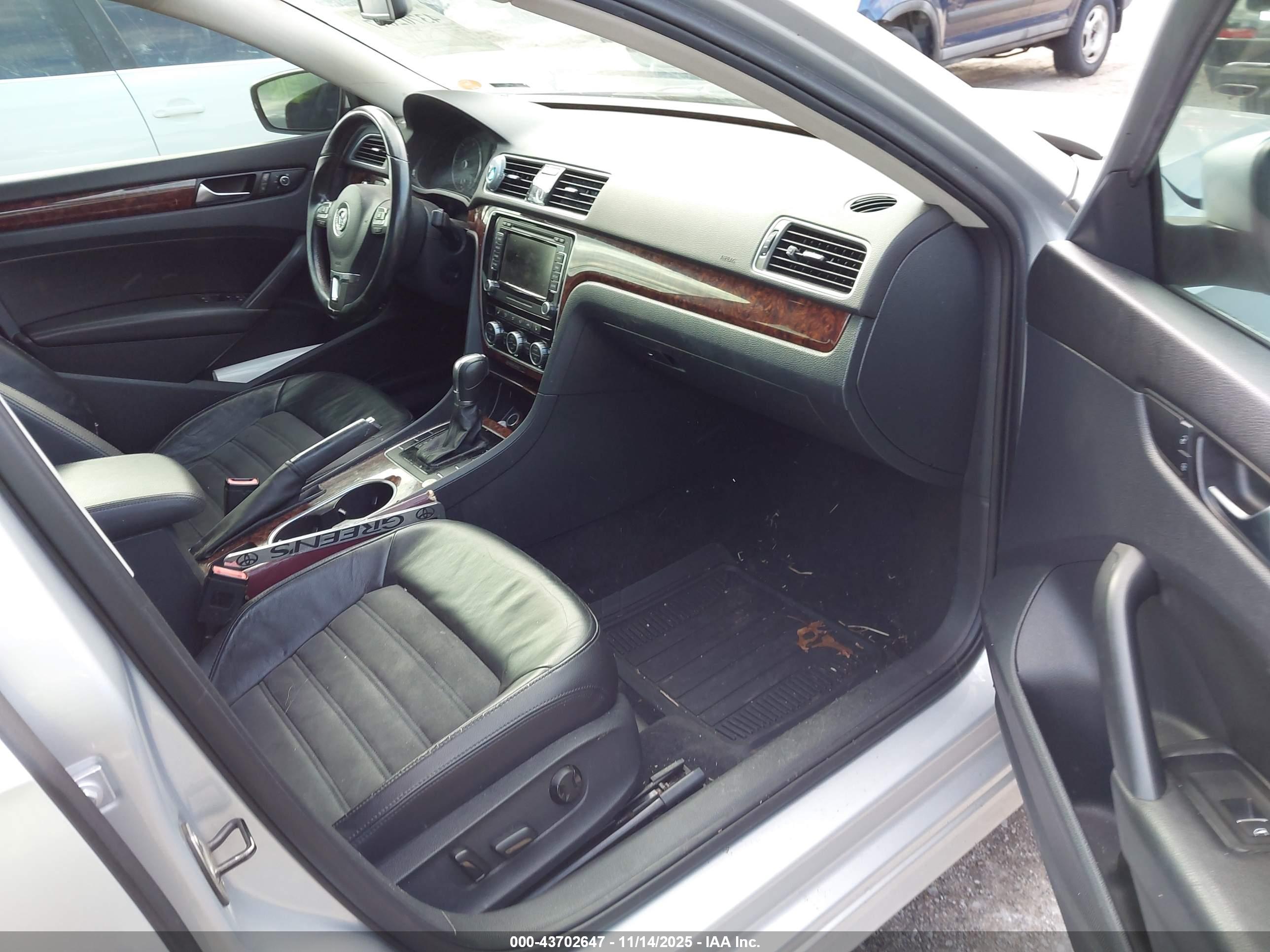 VOLKSWAGEN PASSAT image 5