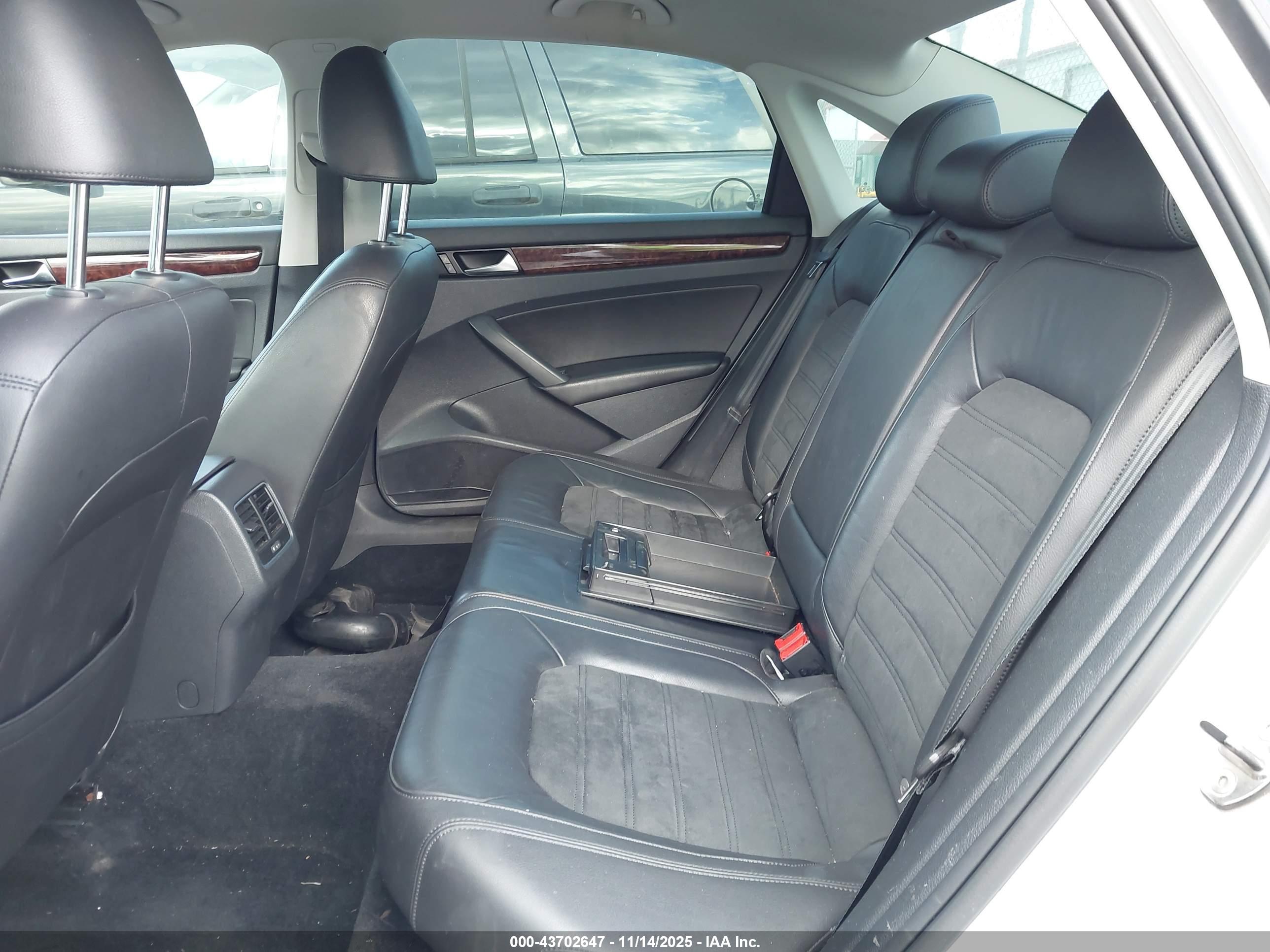 VOLKSWAGEN PASSAT image 8