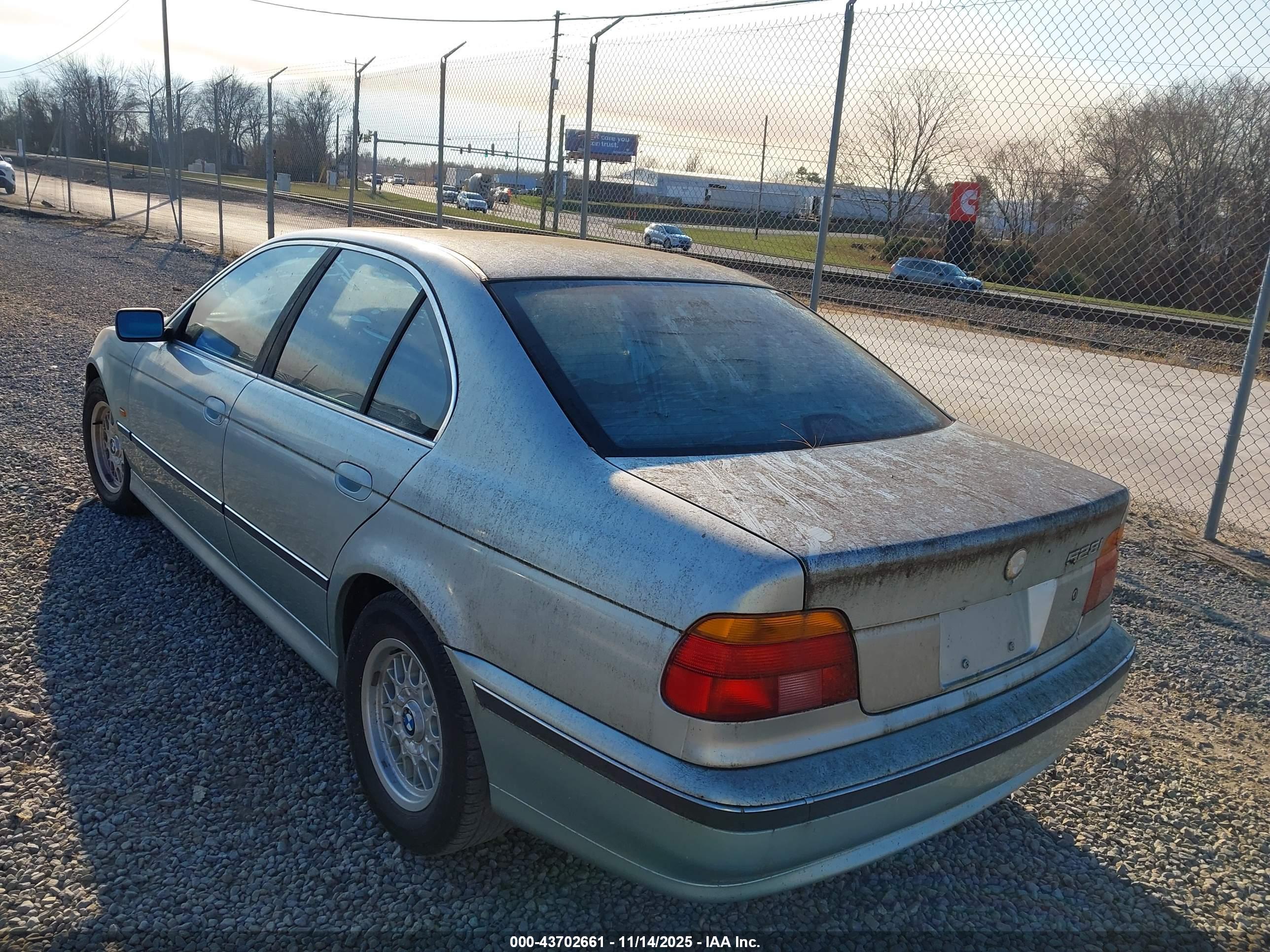 BMW 528I image 3
