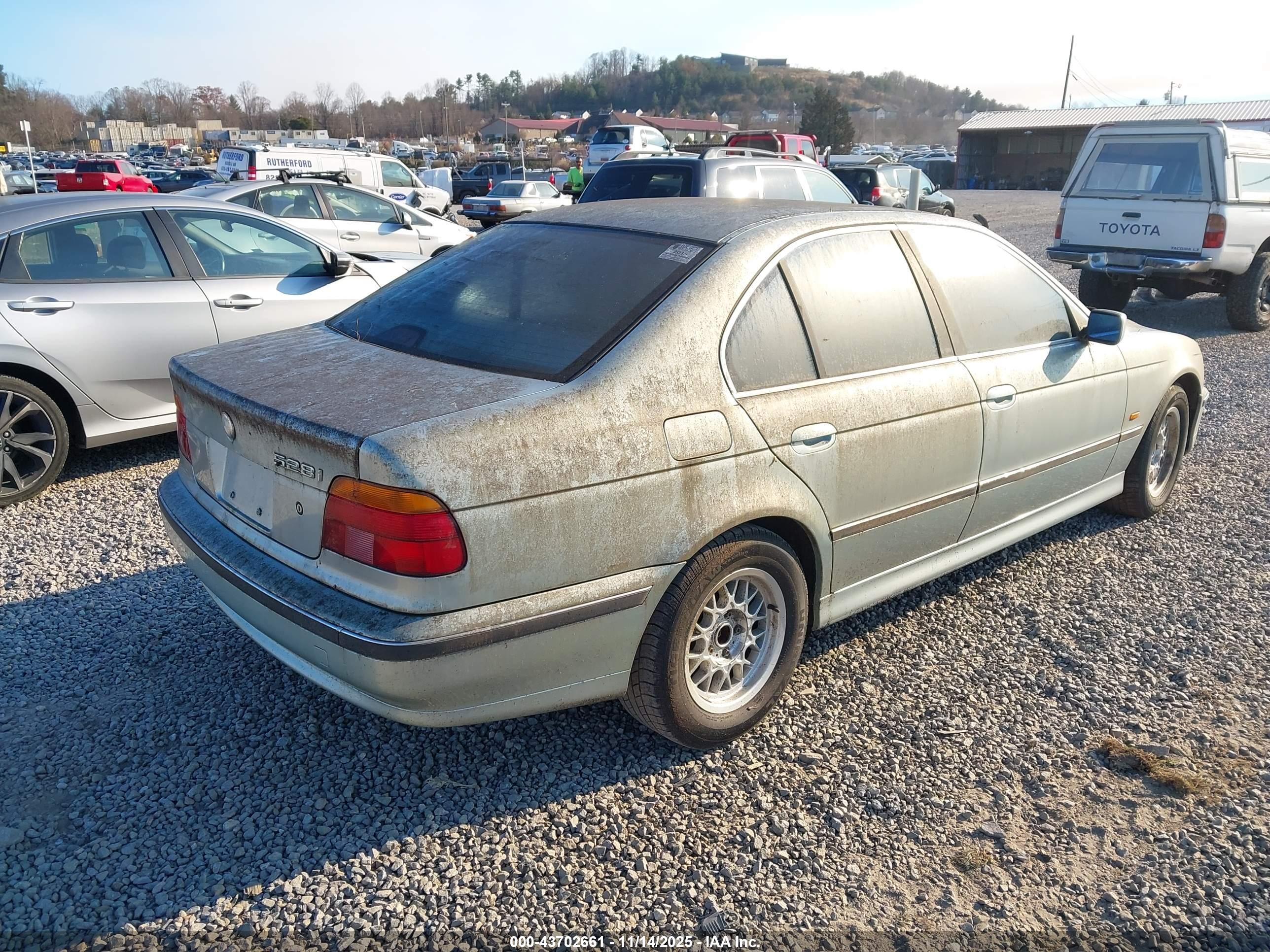 BMW 528I image 4