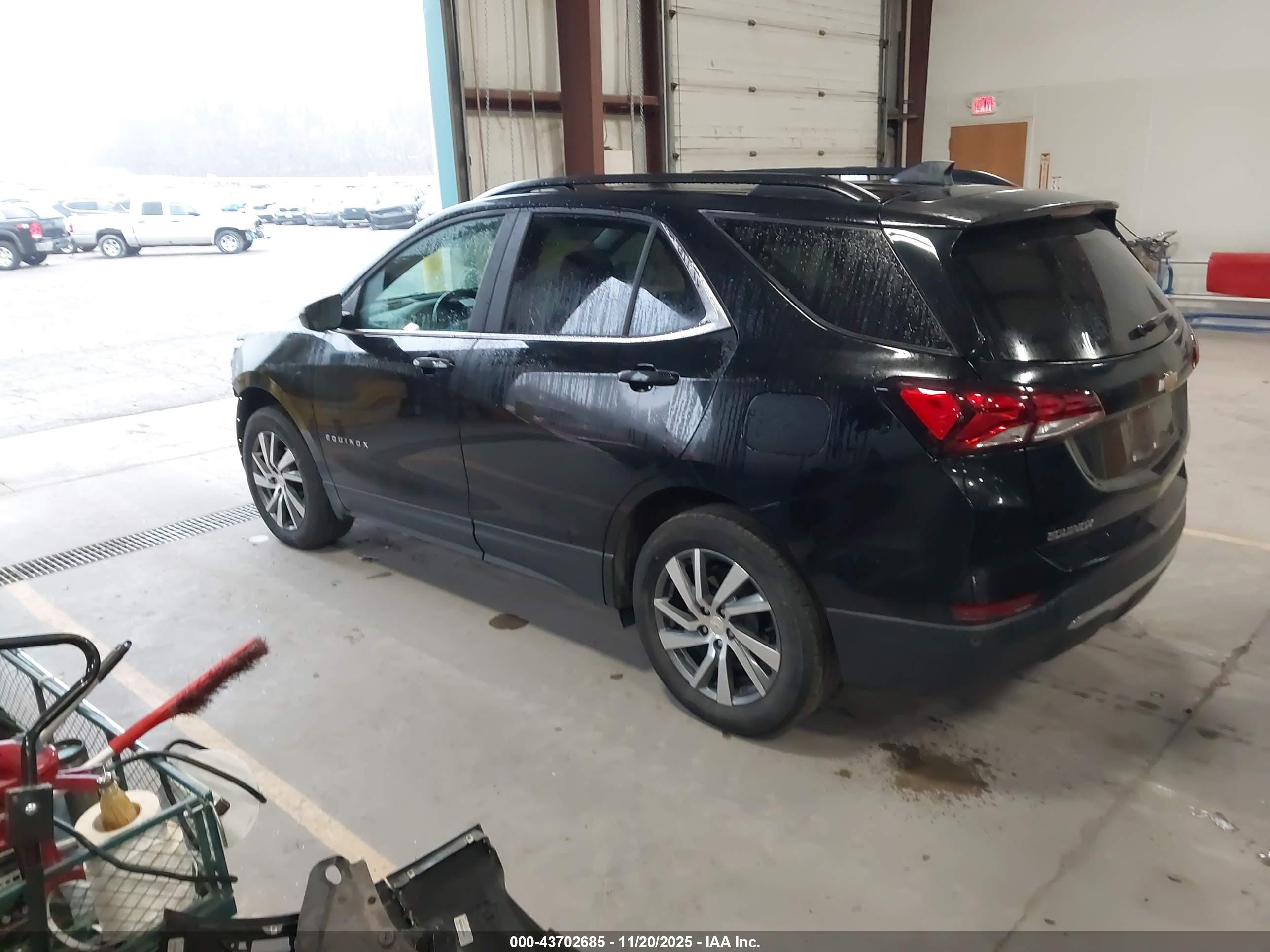 CHEVROLET EQUINOX image 3