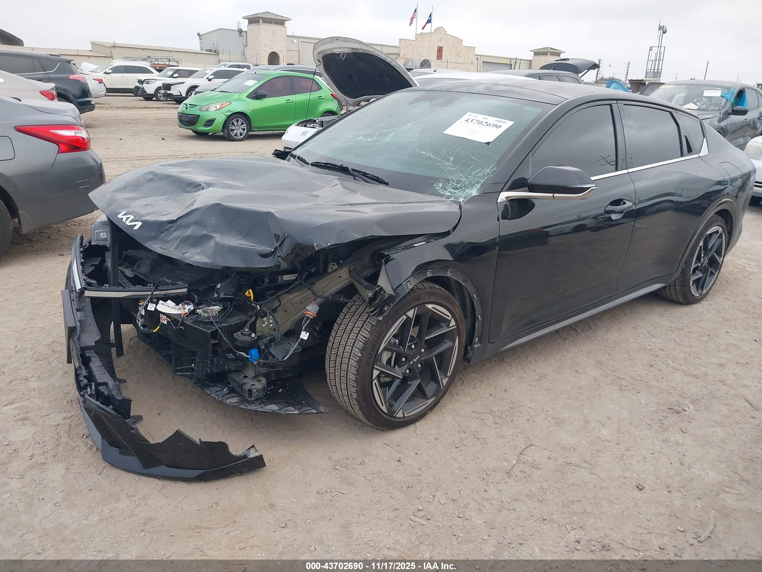 KIA K4 image 2
