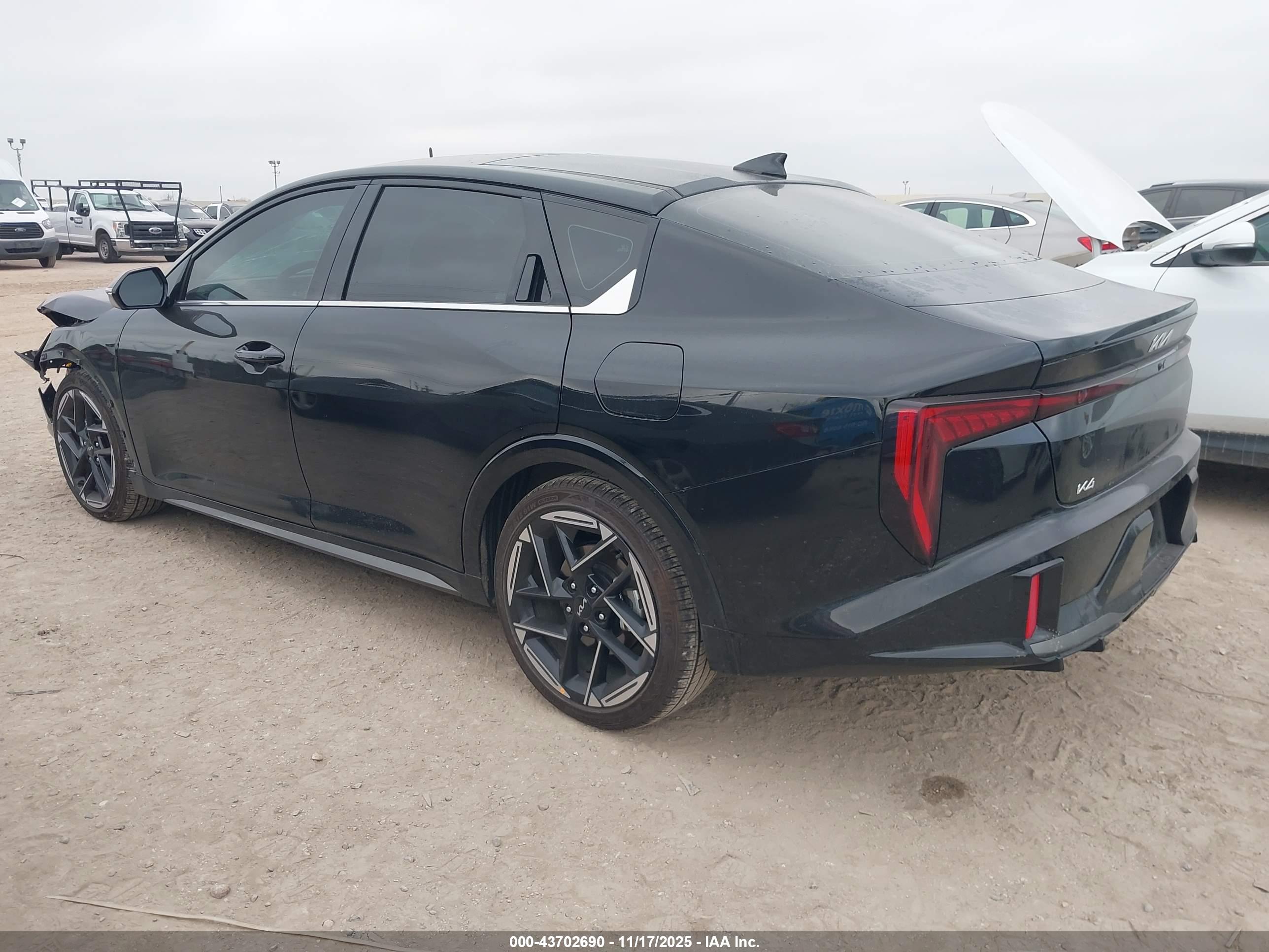 KIA K4 image 3