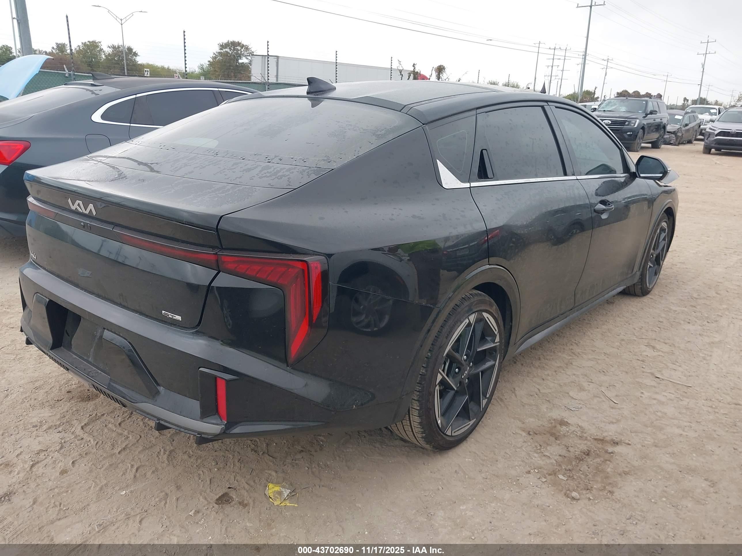 KIA K4 image 4