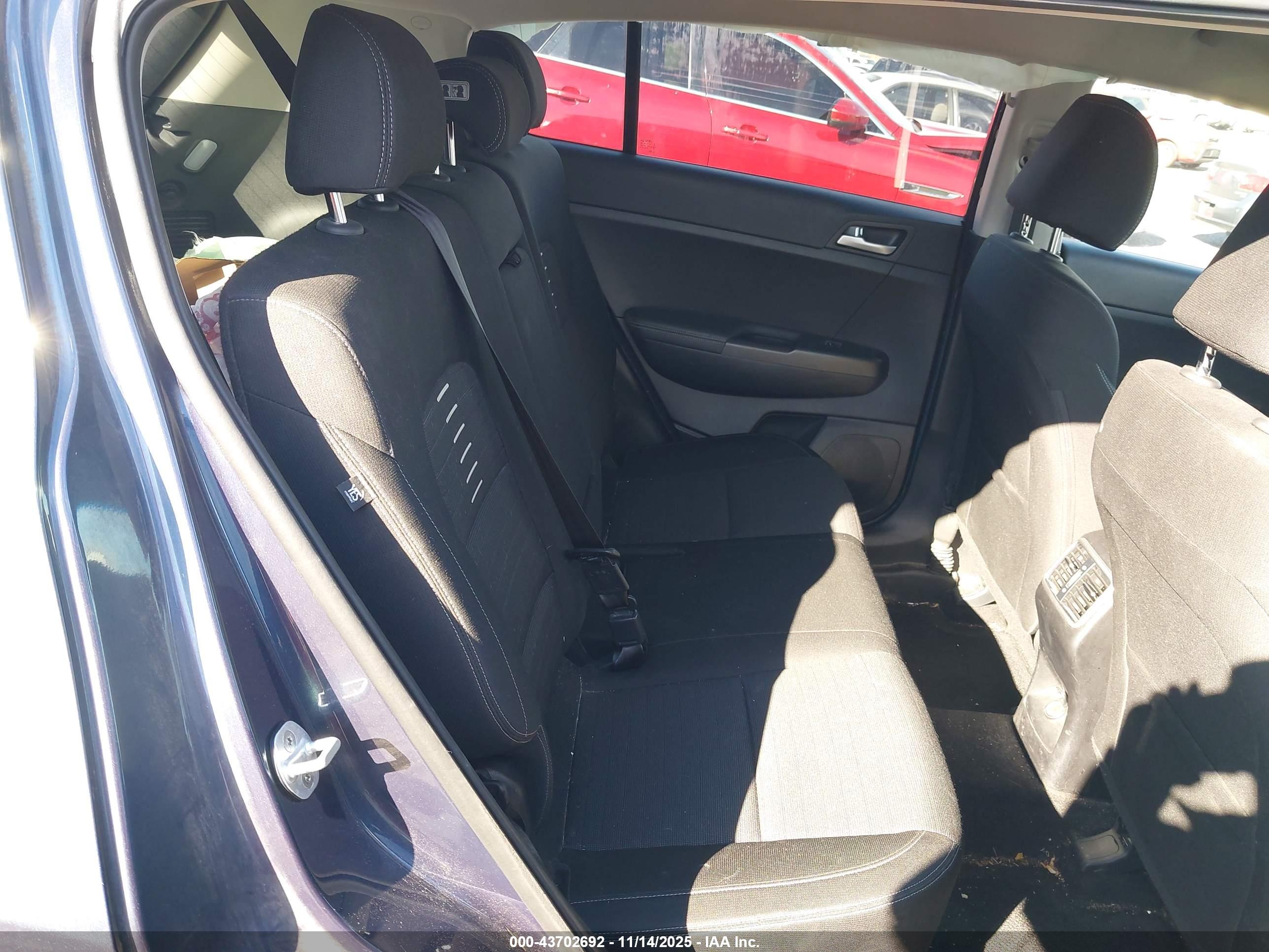 KIA SPORTAGE image 8