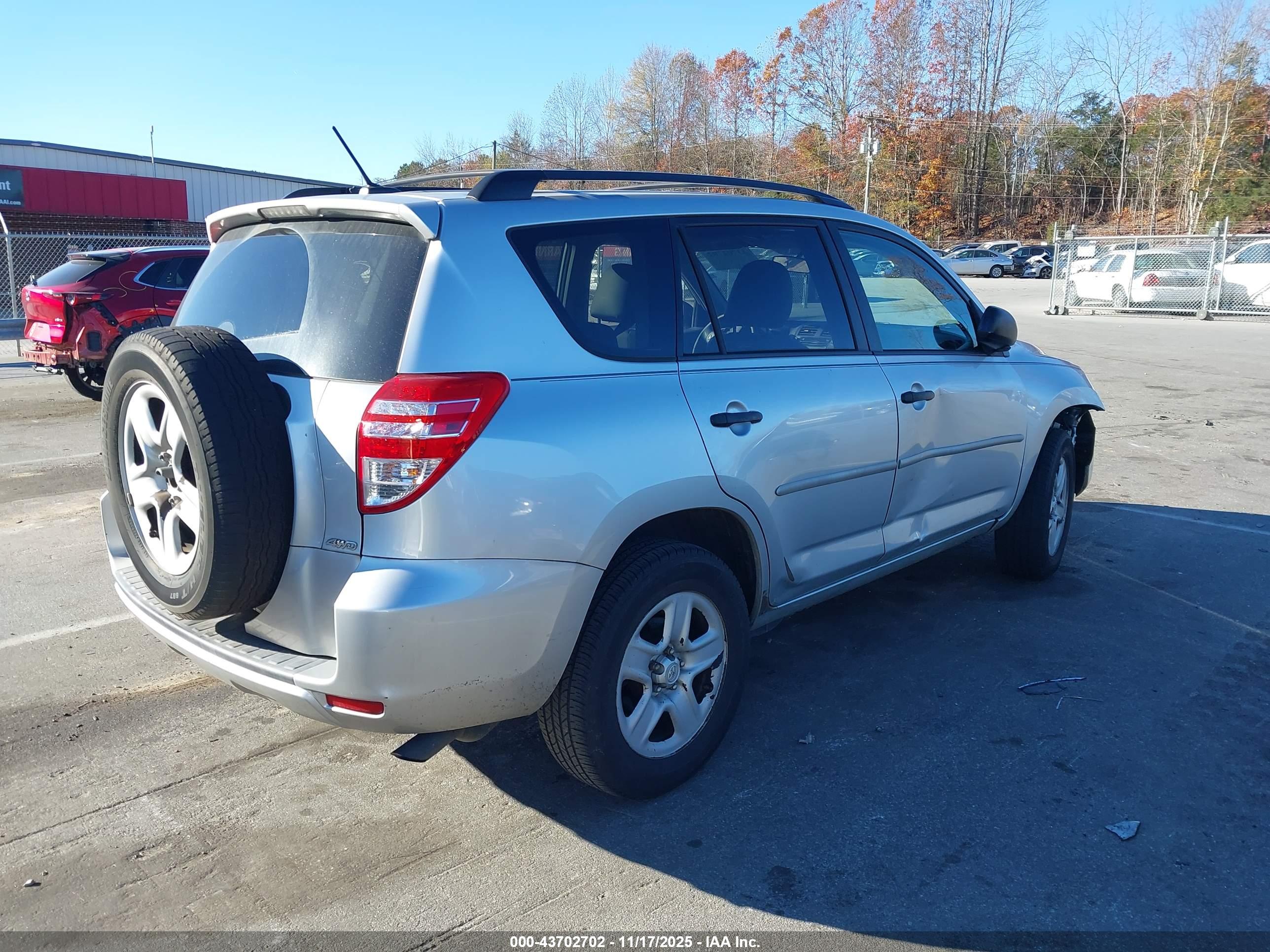 TOYOTA RAV4 image 4