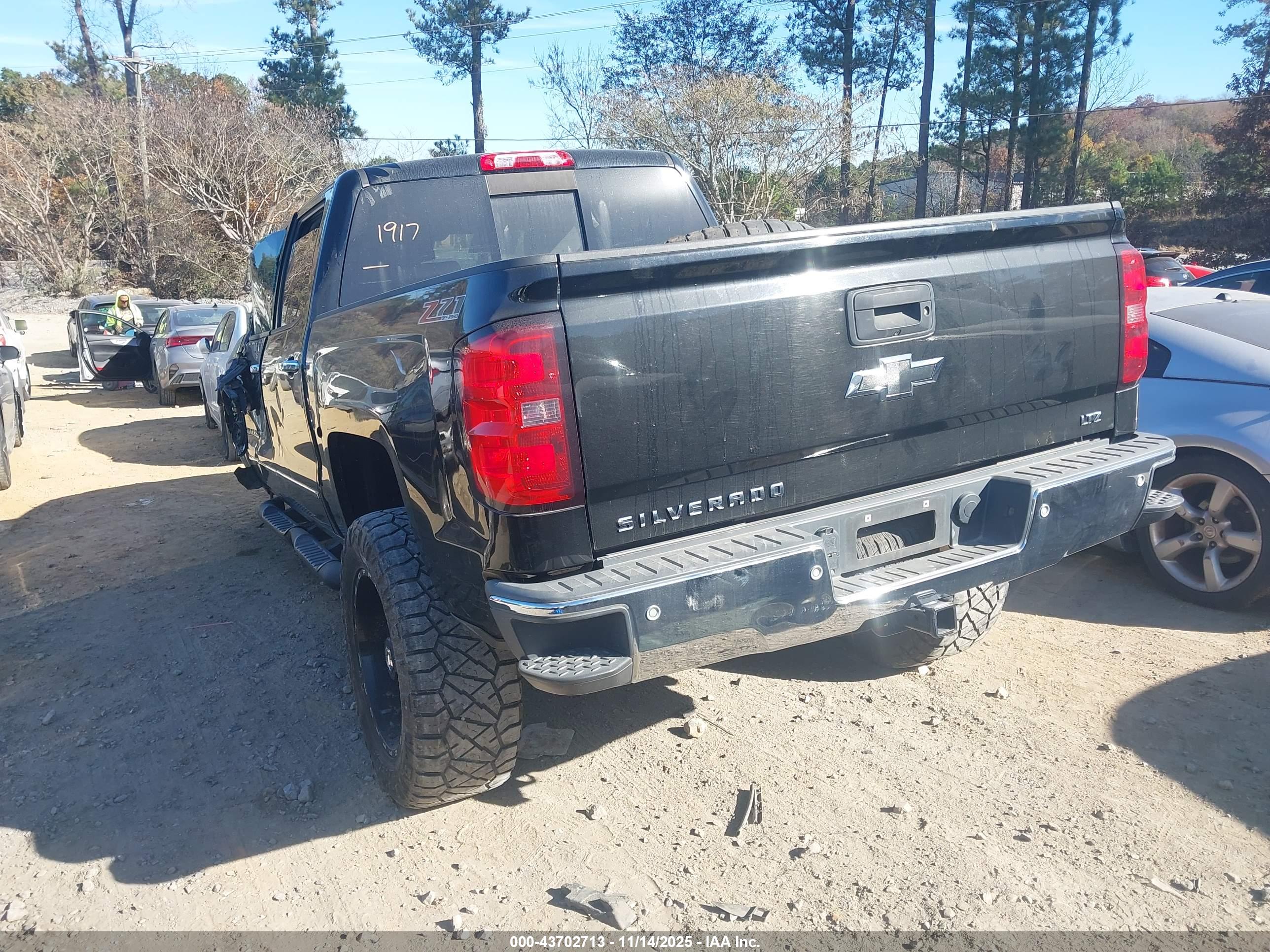 CHEVROLET SILVERADO image 3