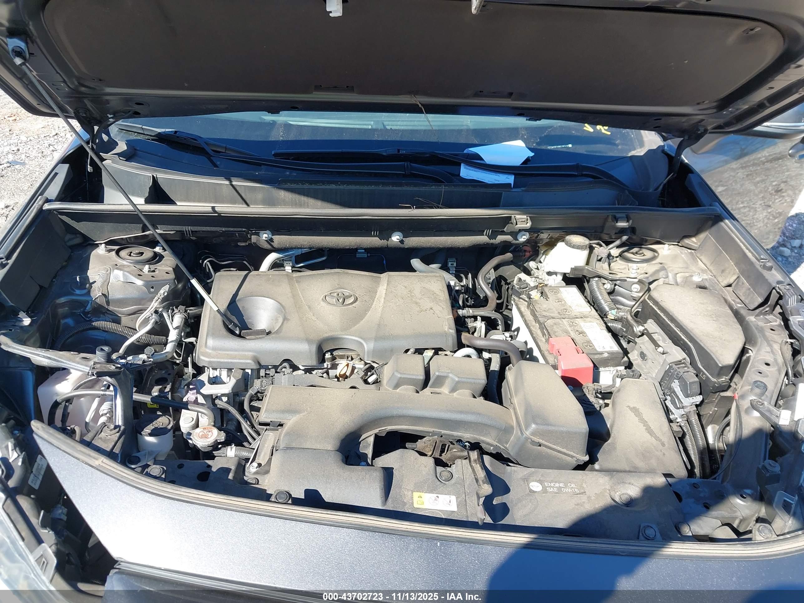 TOYOTA RAV4 image 10