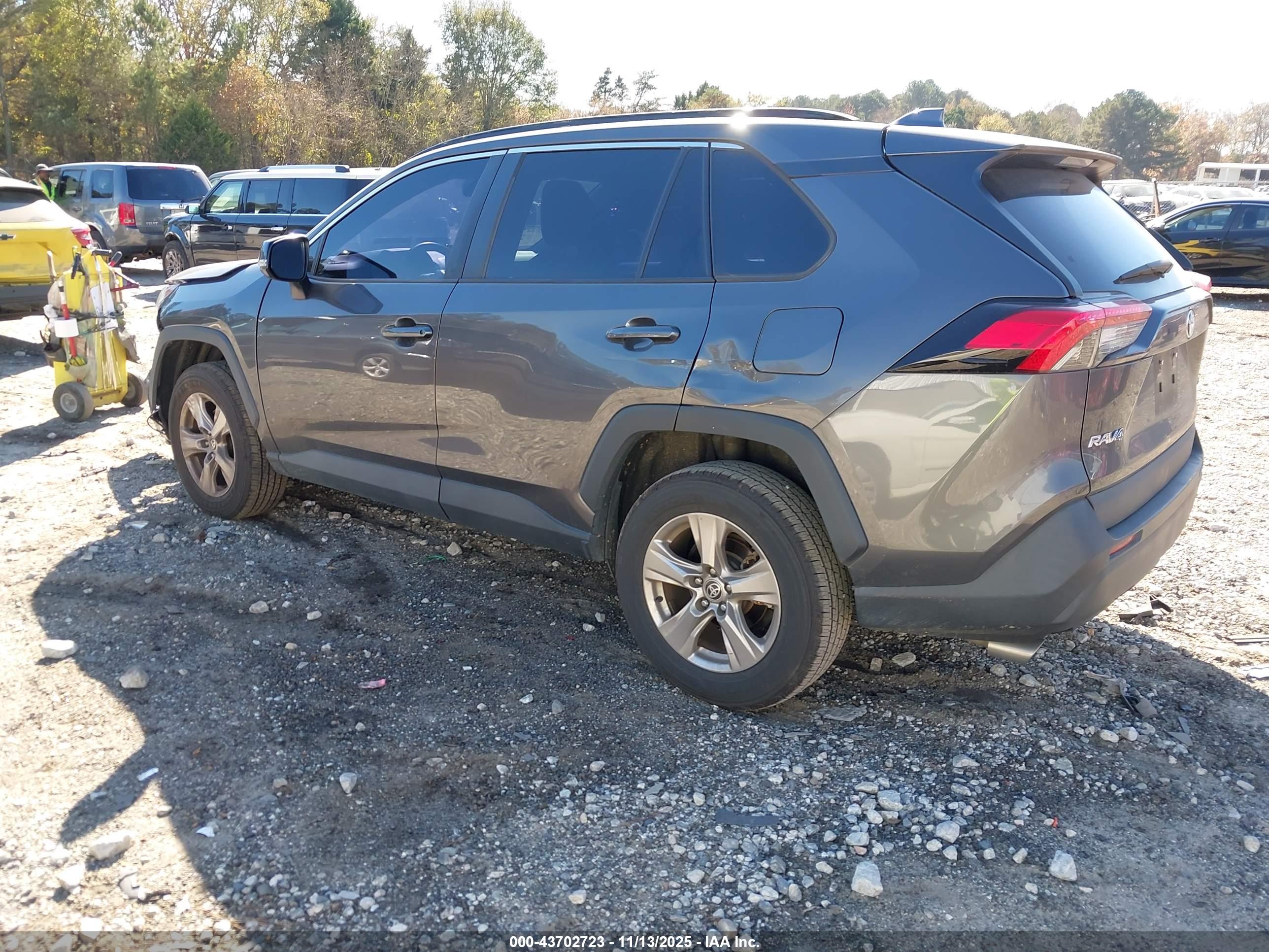 TOYOTA RAV4 image 3