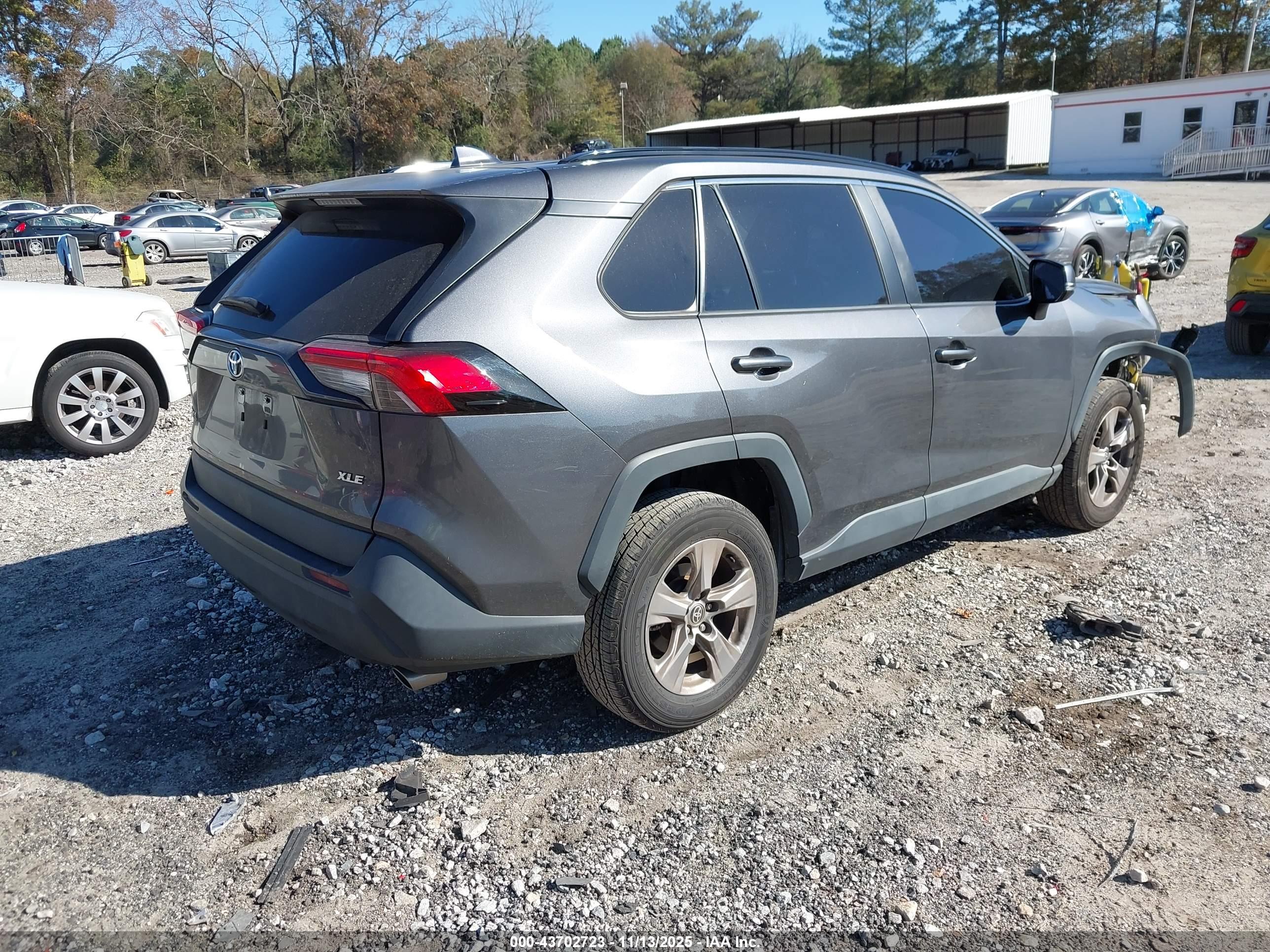 TOYOTA RAV4 image 4