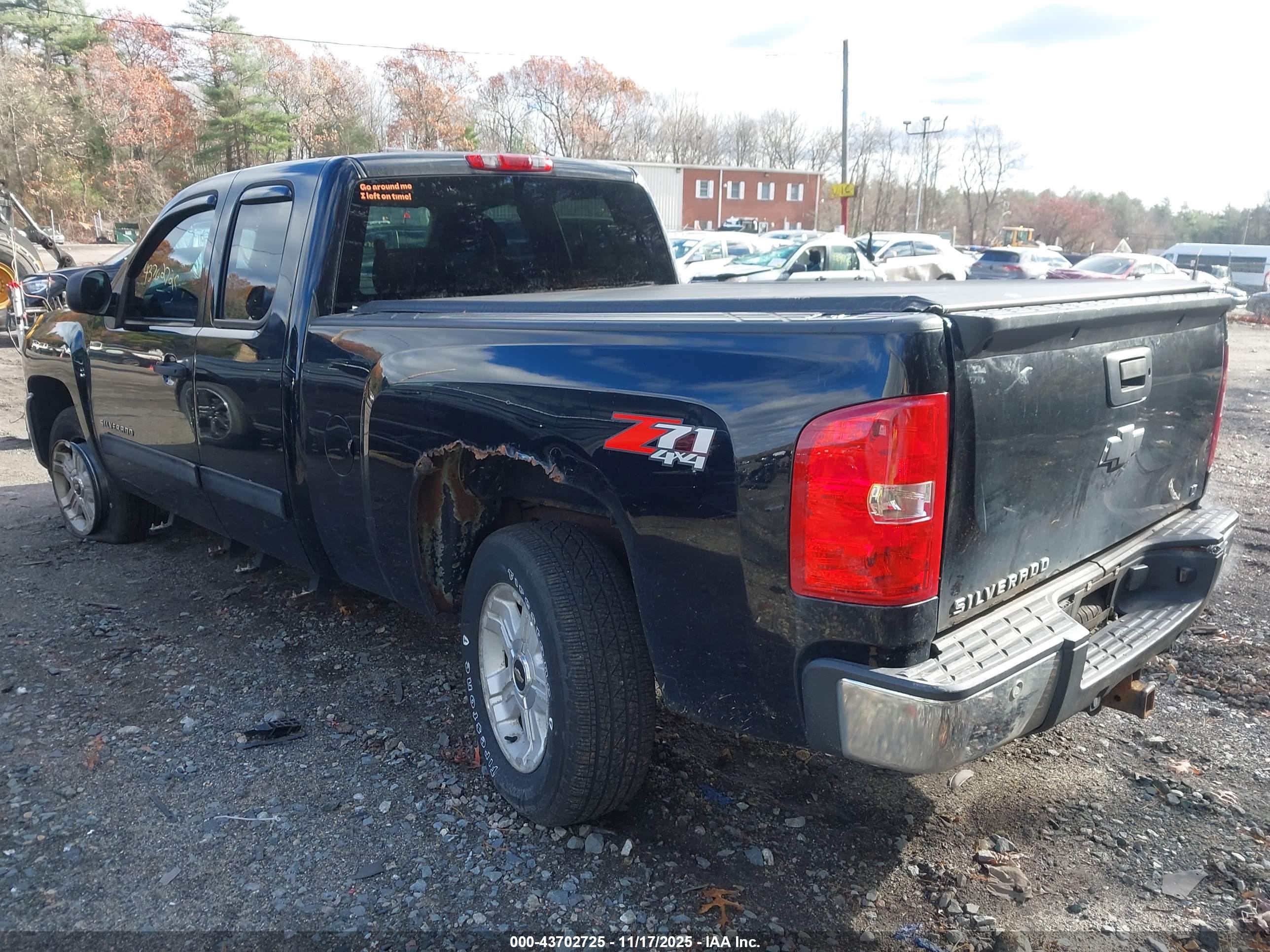CHEVROLET SILVERADO image 3