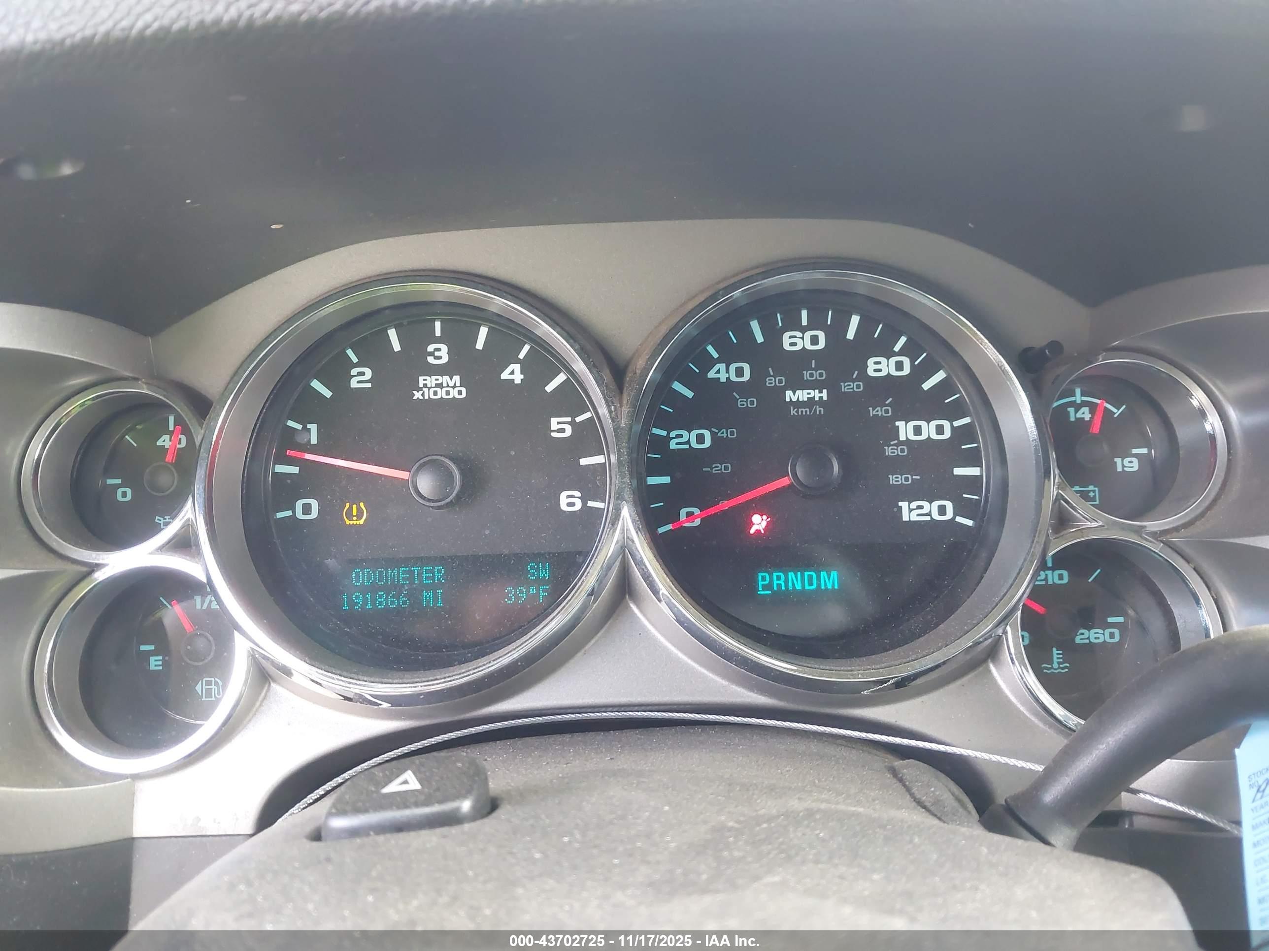 CHEVROLET SILVERADO image 7