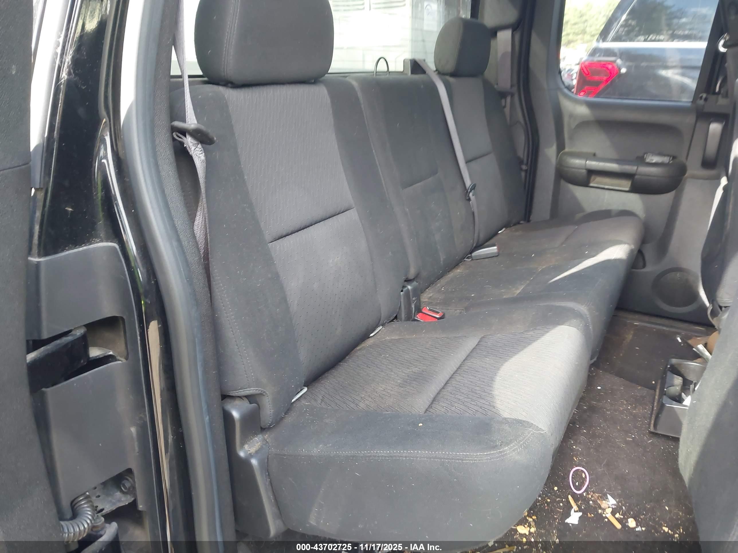 CHEVROLET SILVERADO image 8