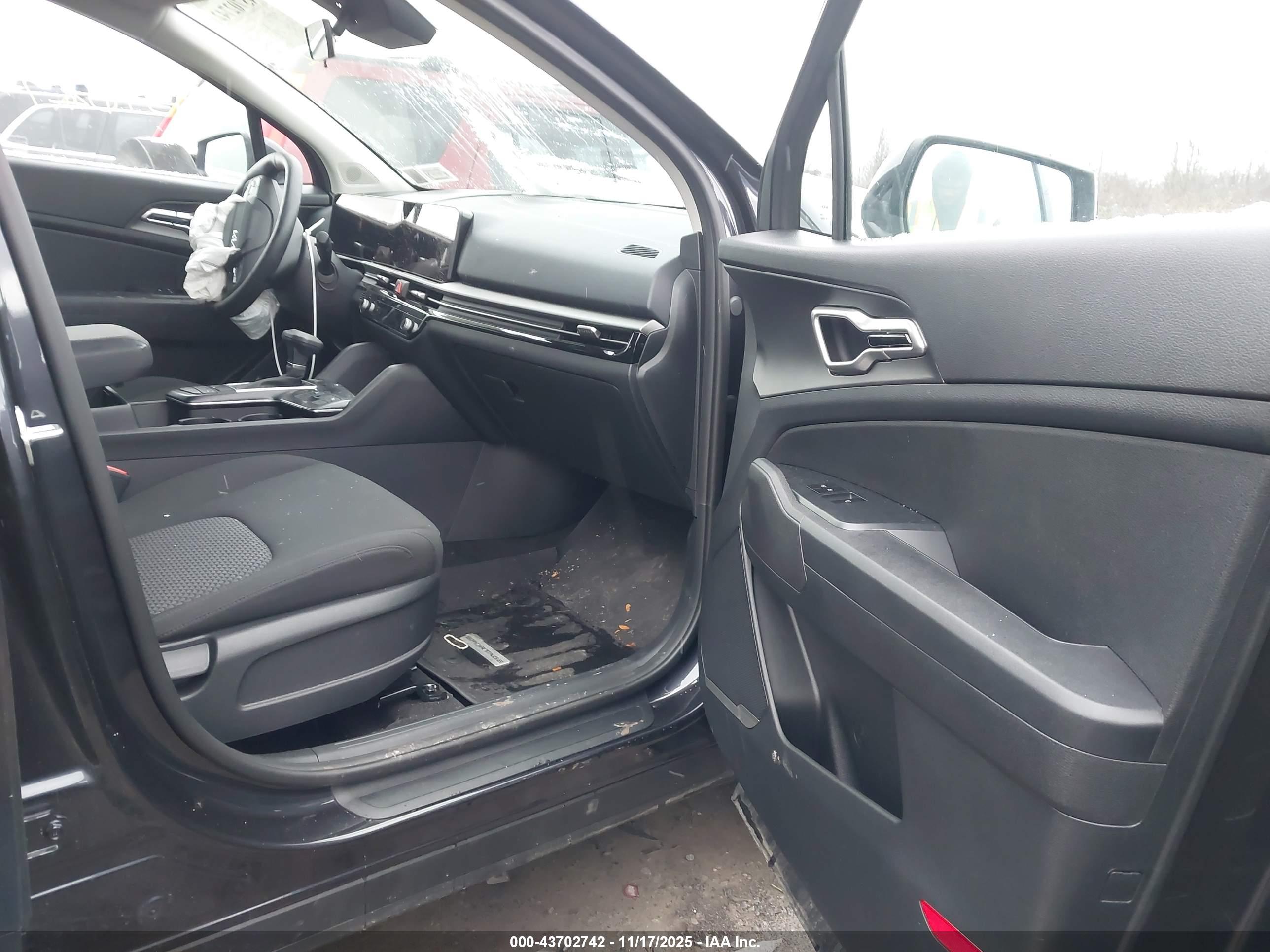 KIA SPORTAGE image 5