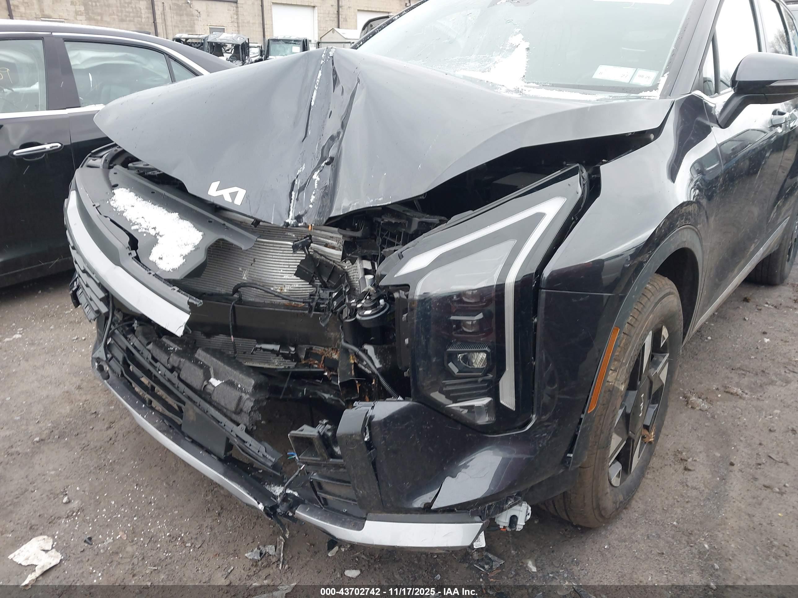 KIA SPORTAGE image 6
