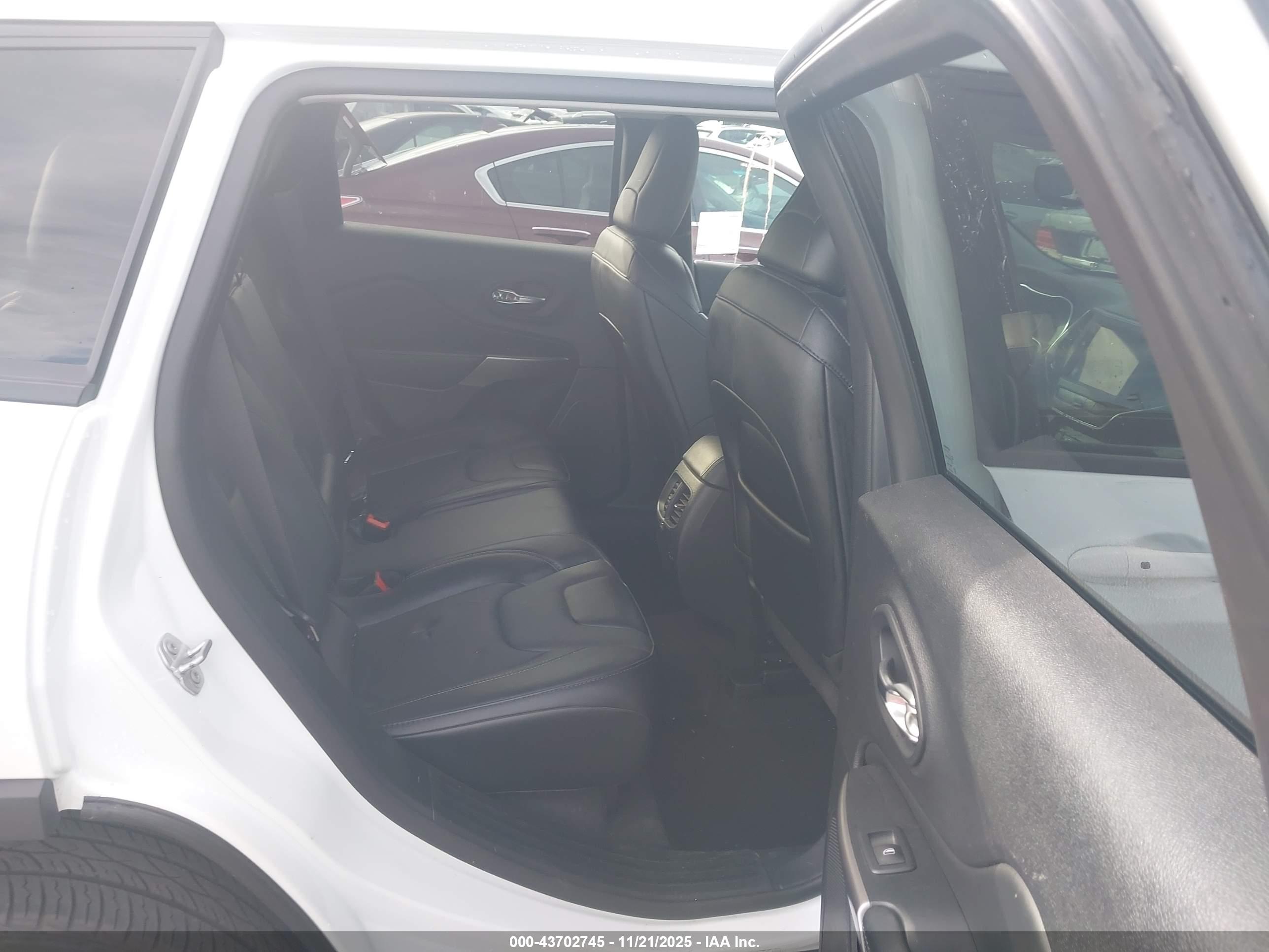 JEEP CHEROKEE image 8