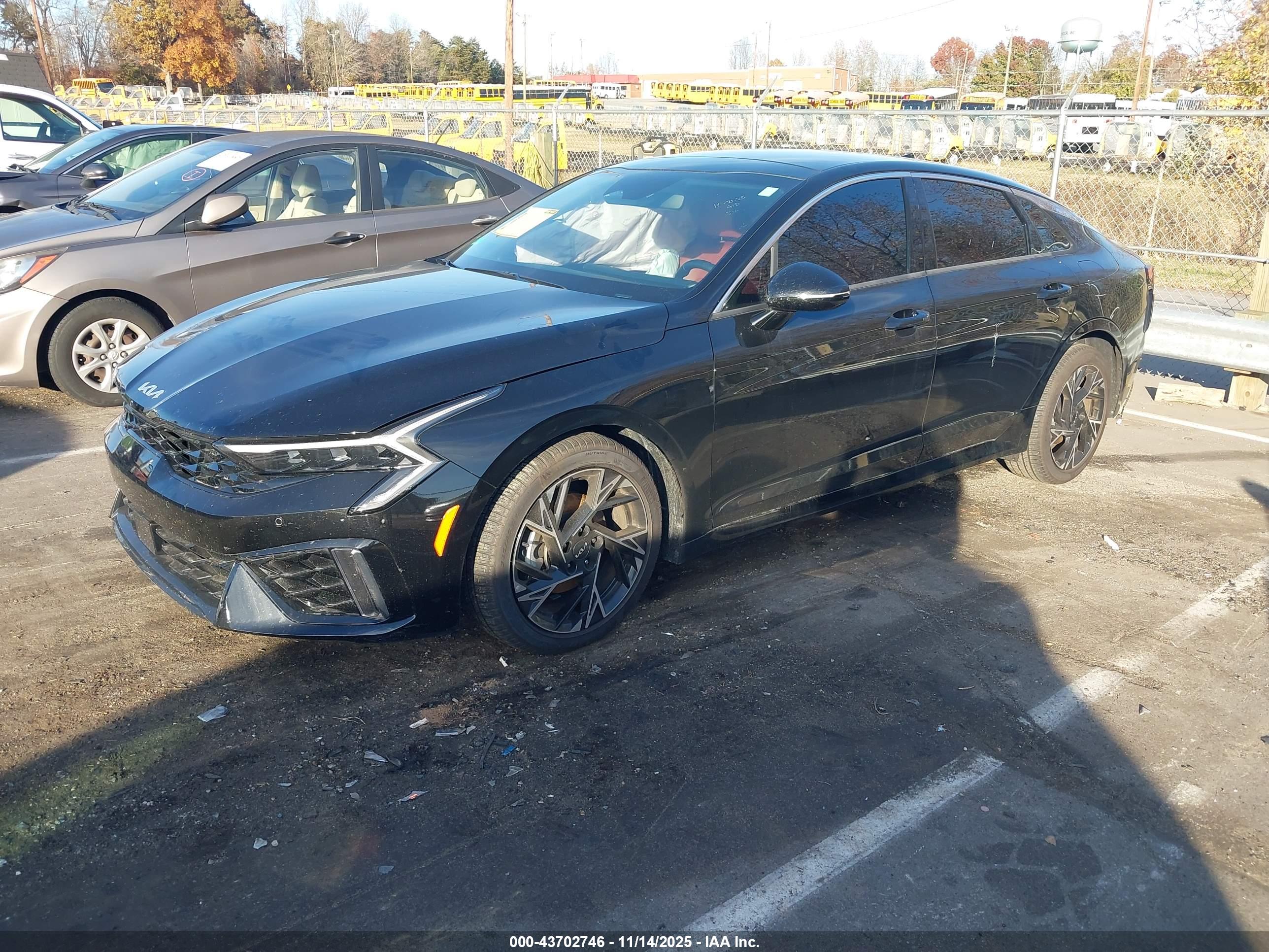 KIA K5 image 2