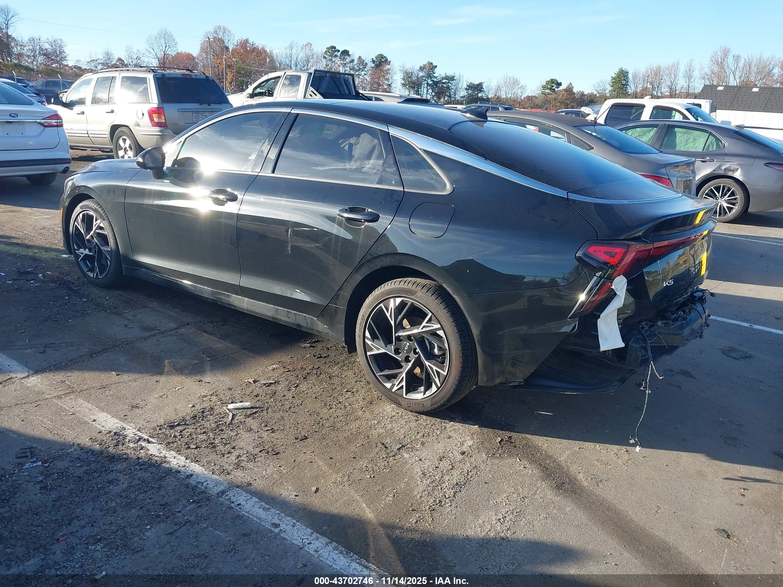 KIA K5 image 3