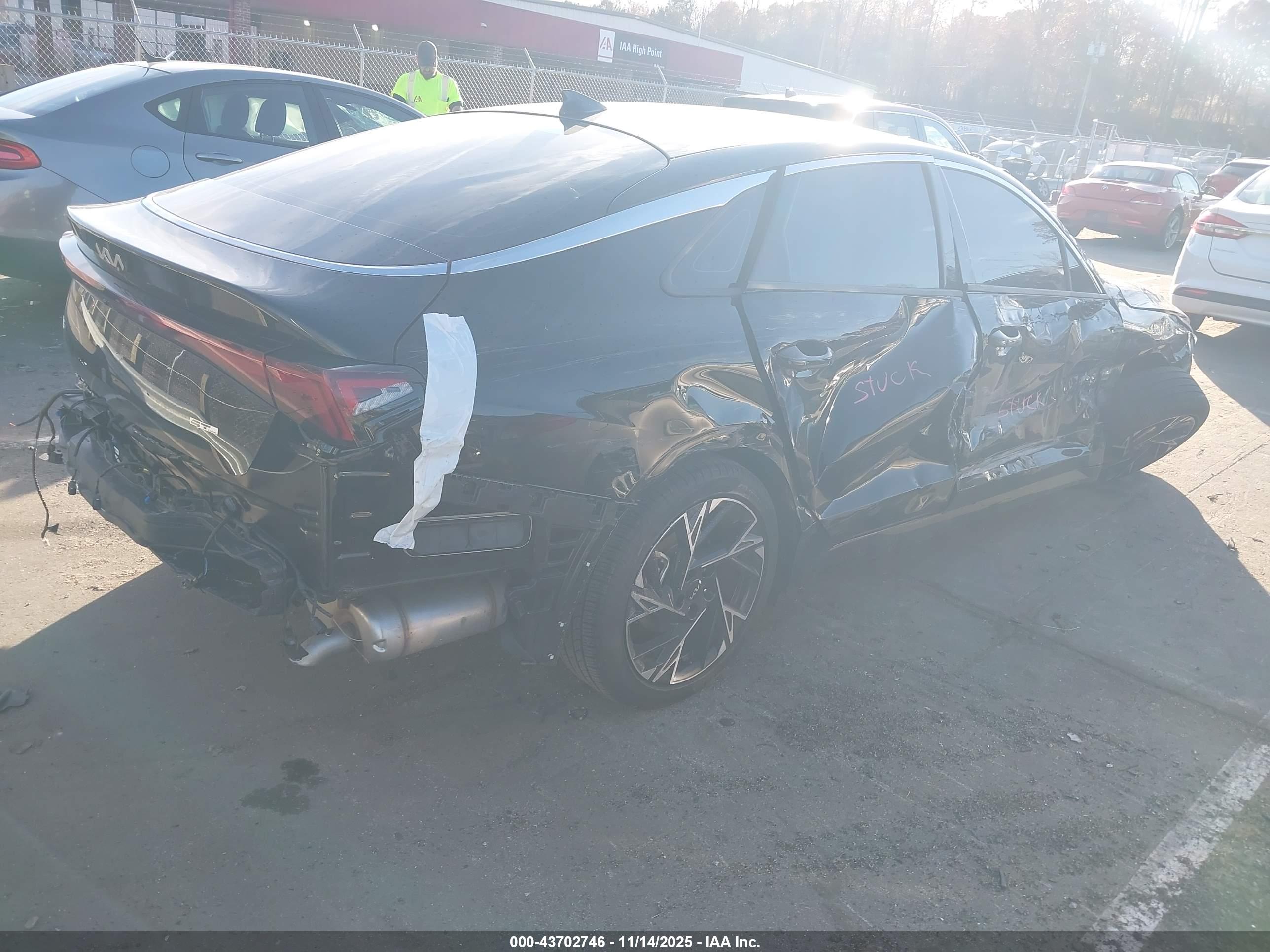 KIA K5 image 4
