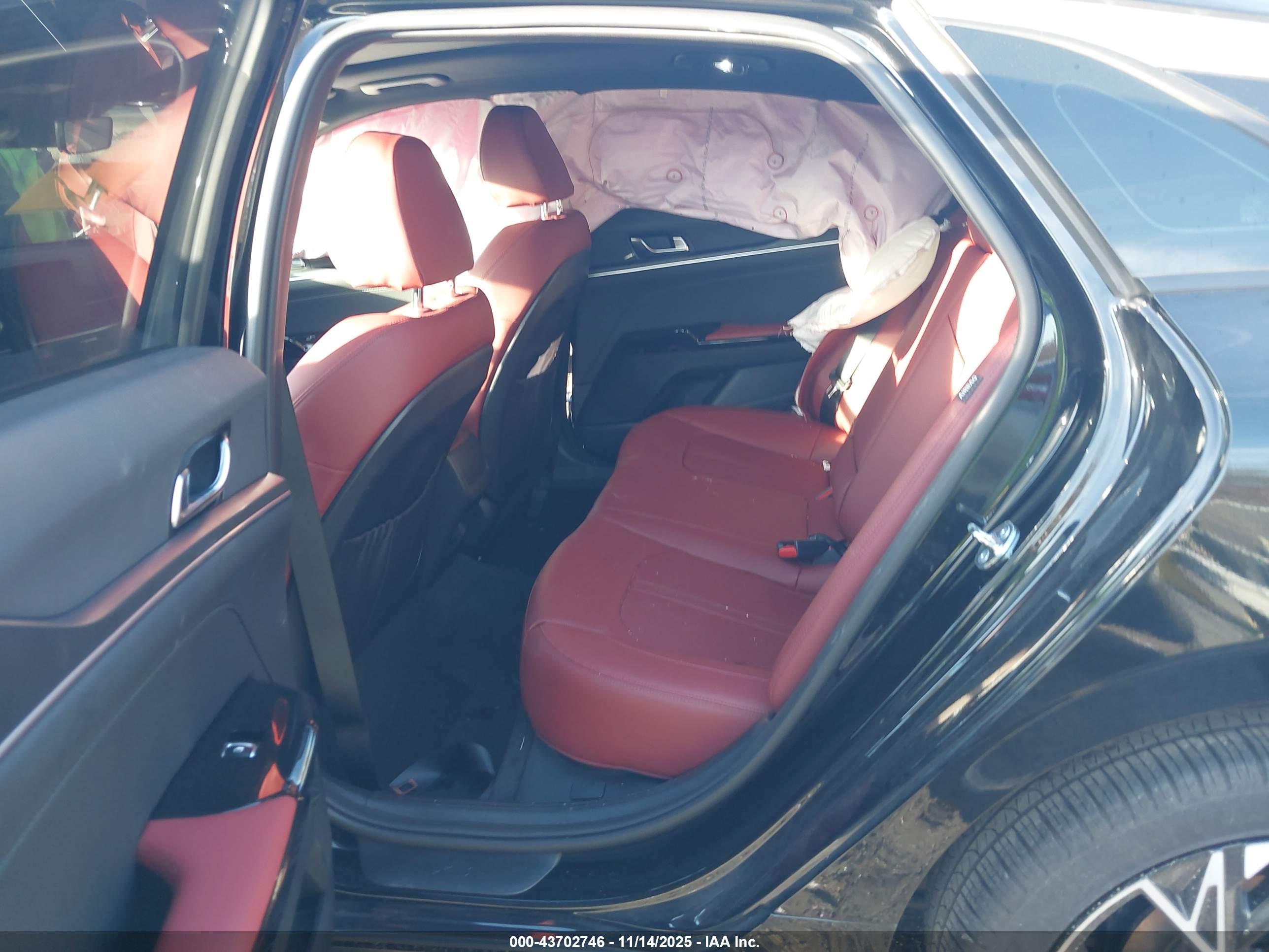 KIA K5 image 8