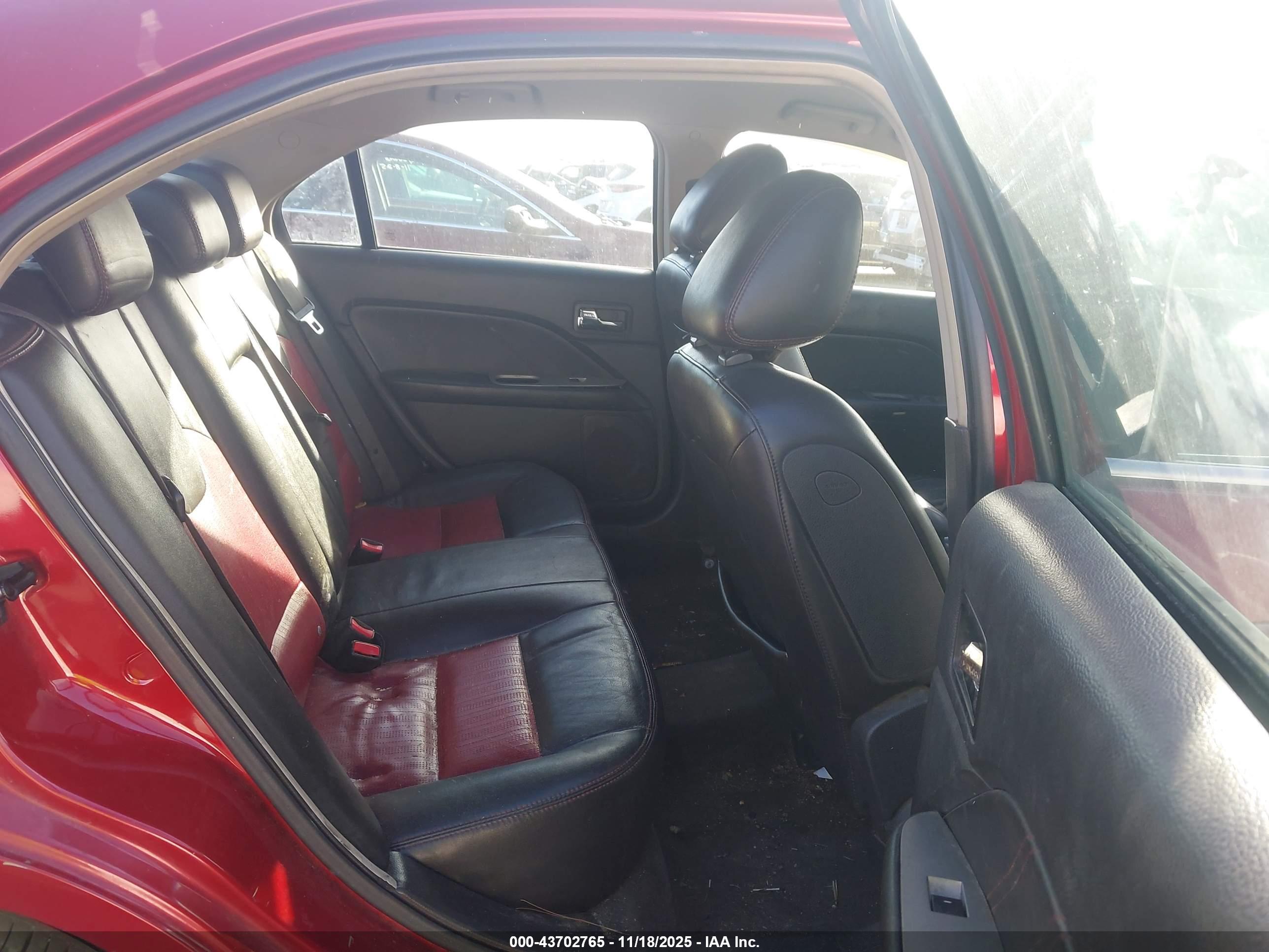 FORD FUSION image 8