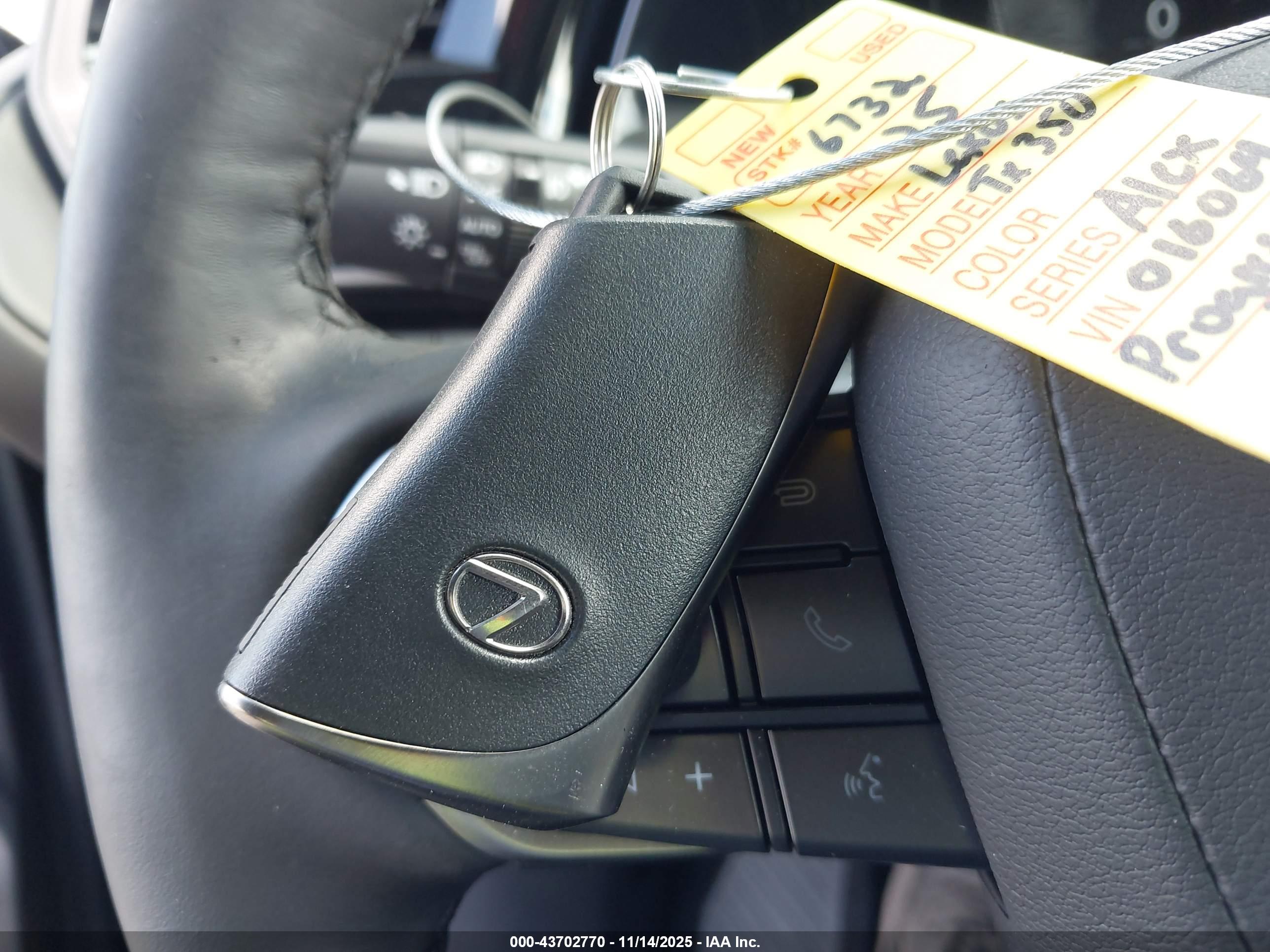 LEXUS TX image 11