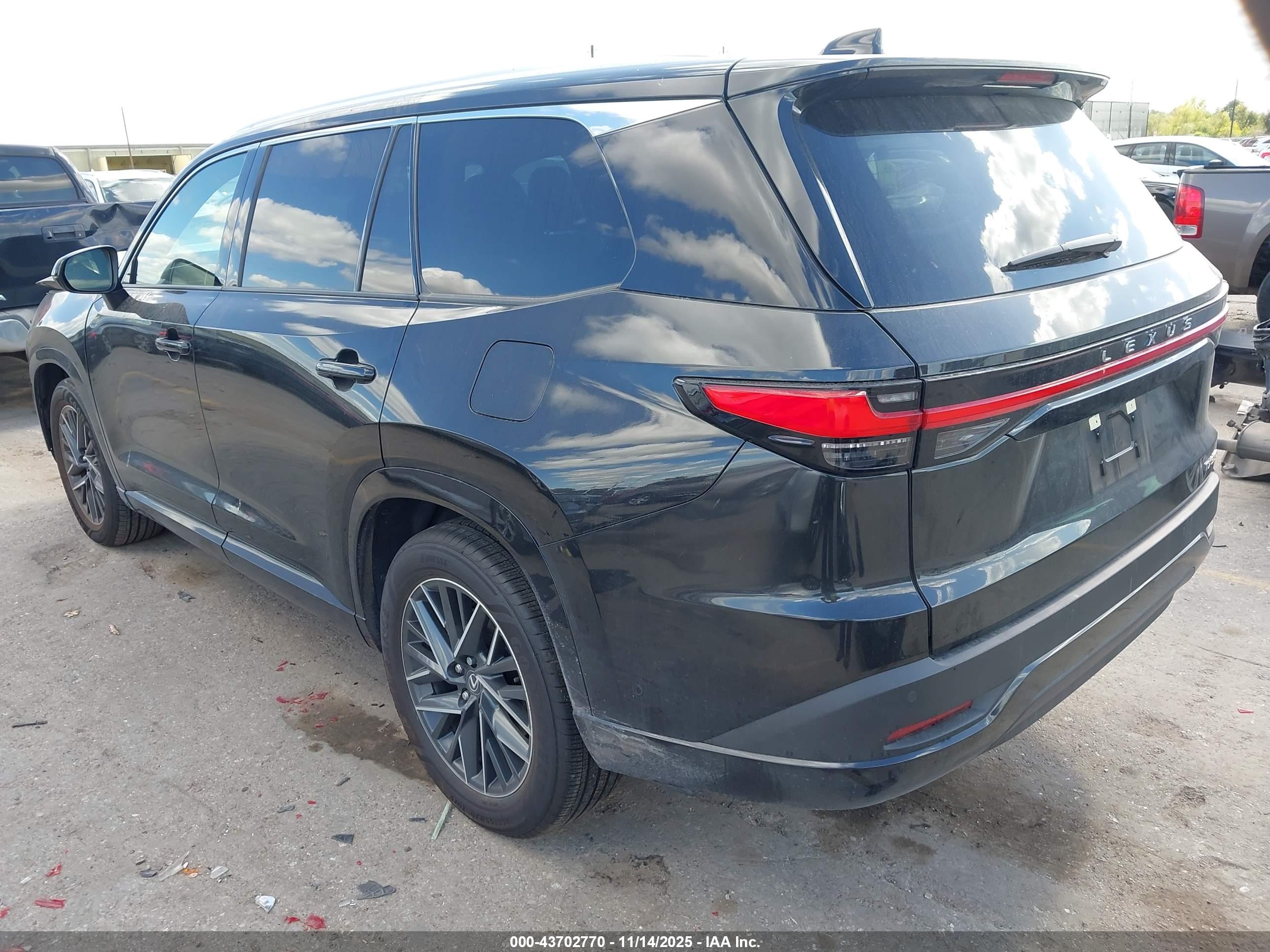 LEXUS TX image 3