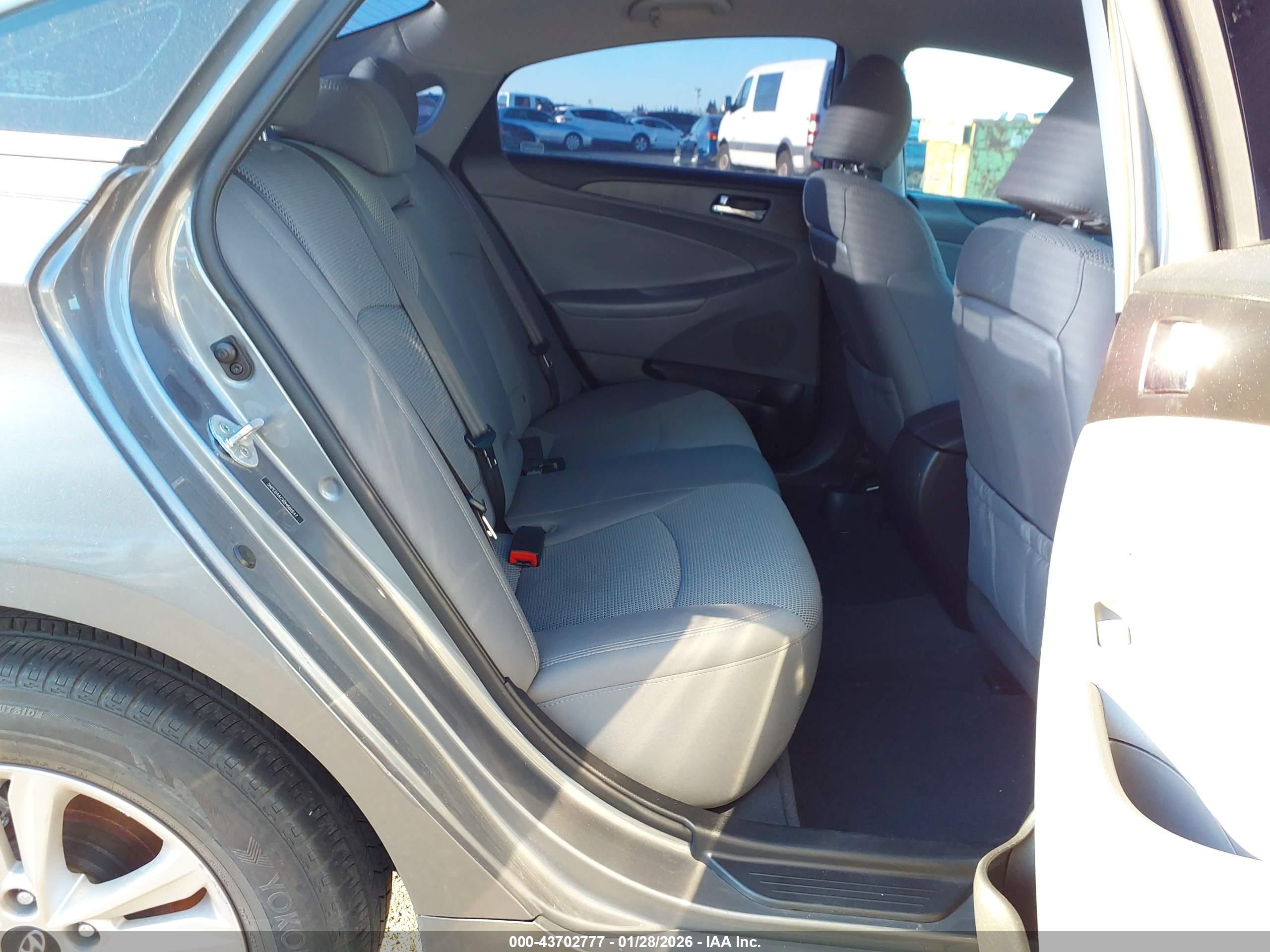 HYUNDAI SONATA image 8