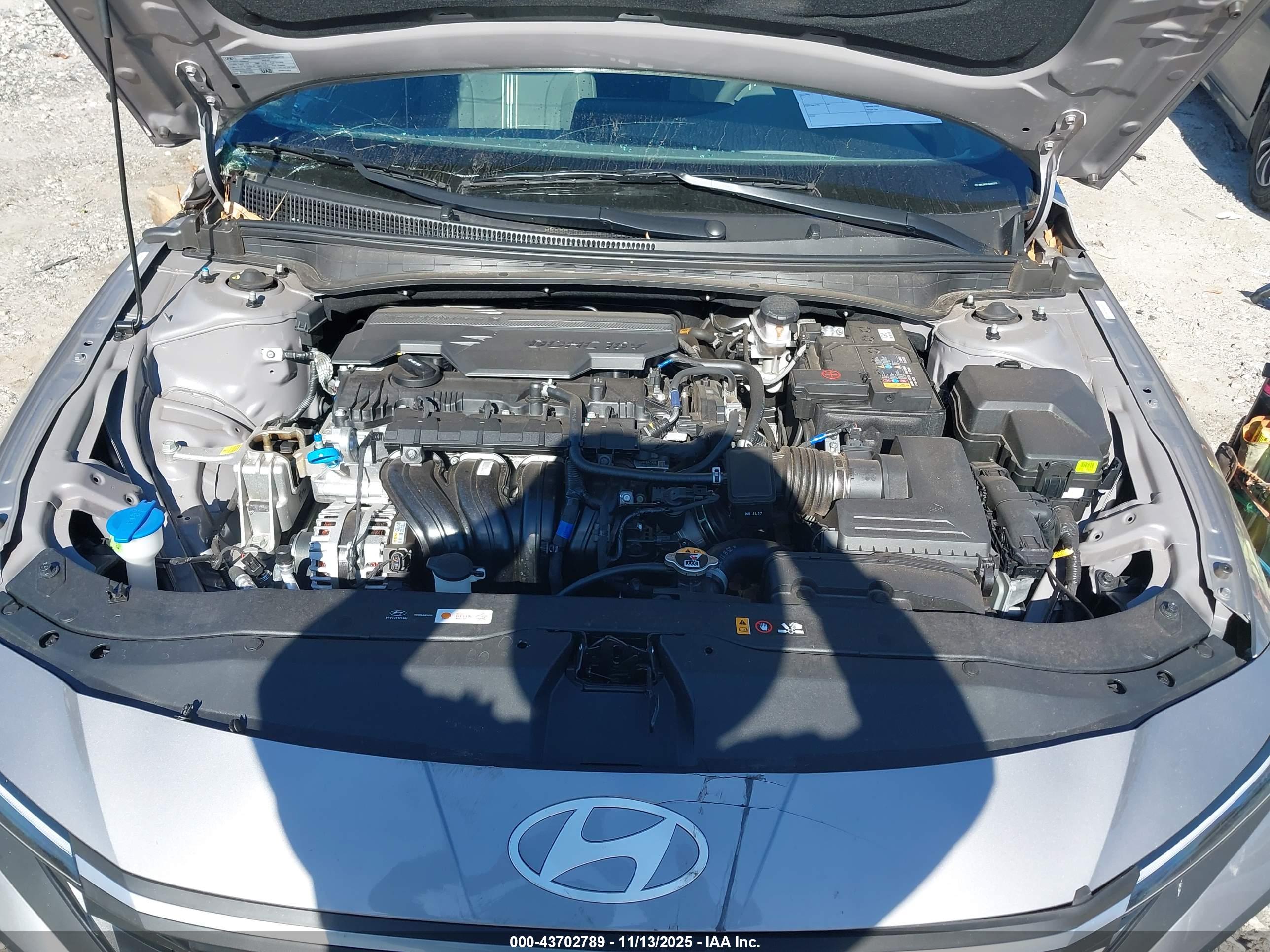 HYUNDAI ELANTRA image 10