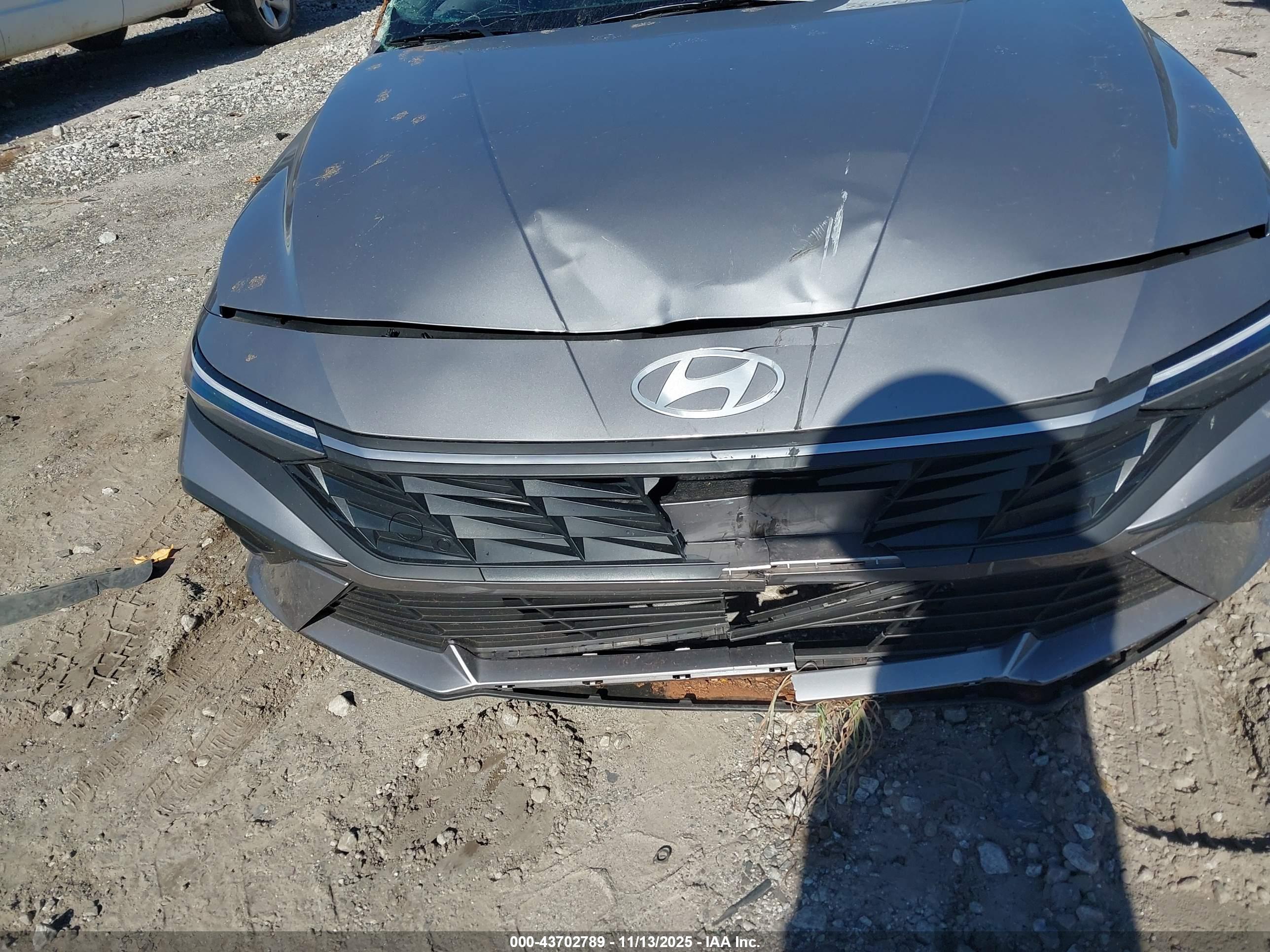 HYUNDAI ELANTRA image 6