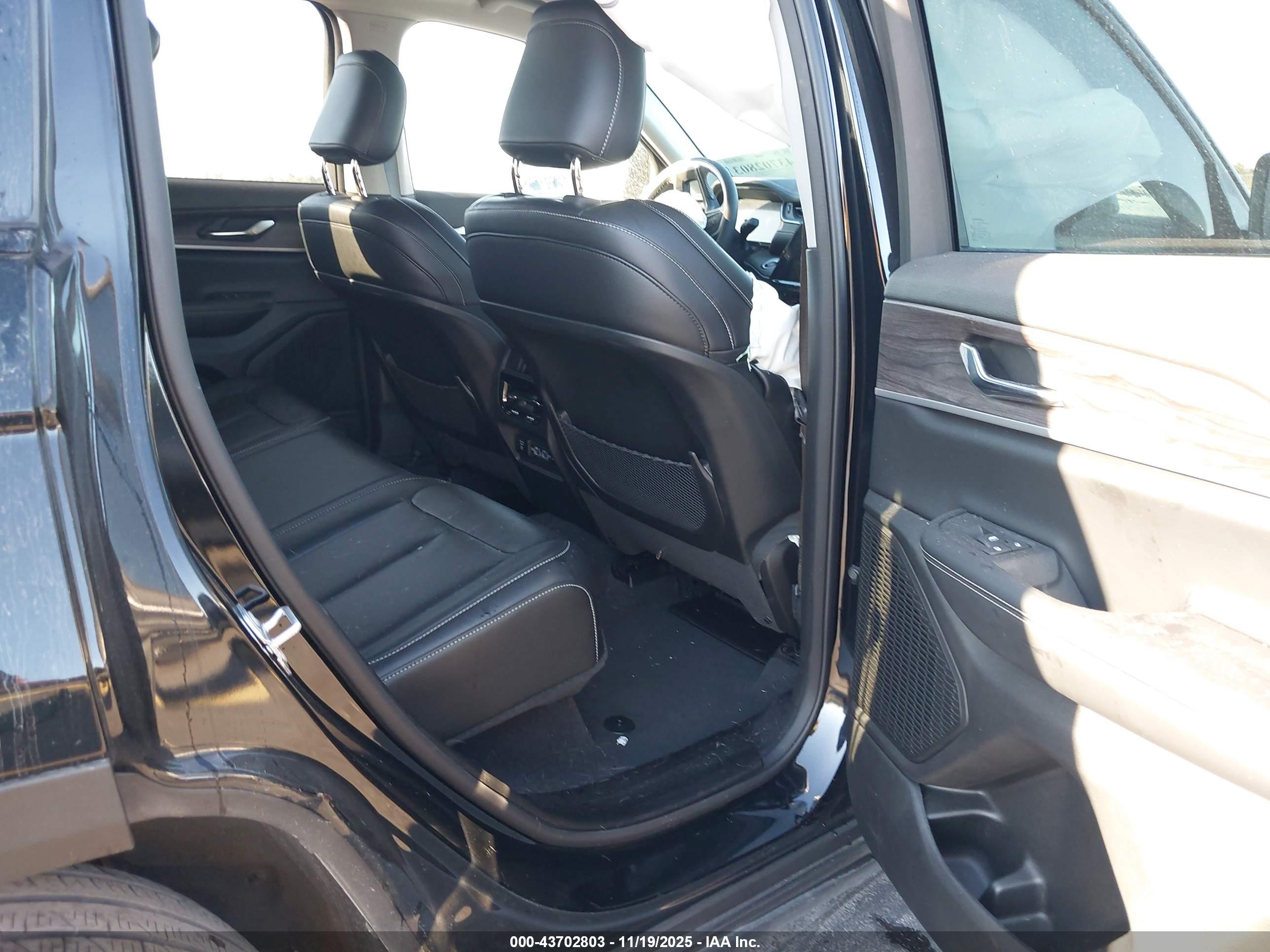 JEEP GRAND image 8