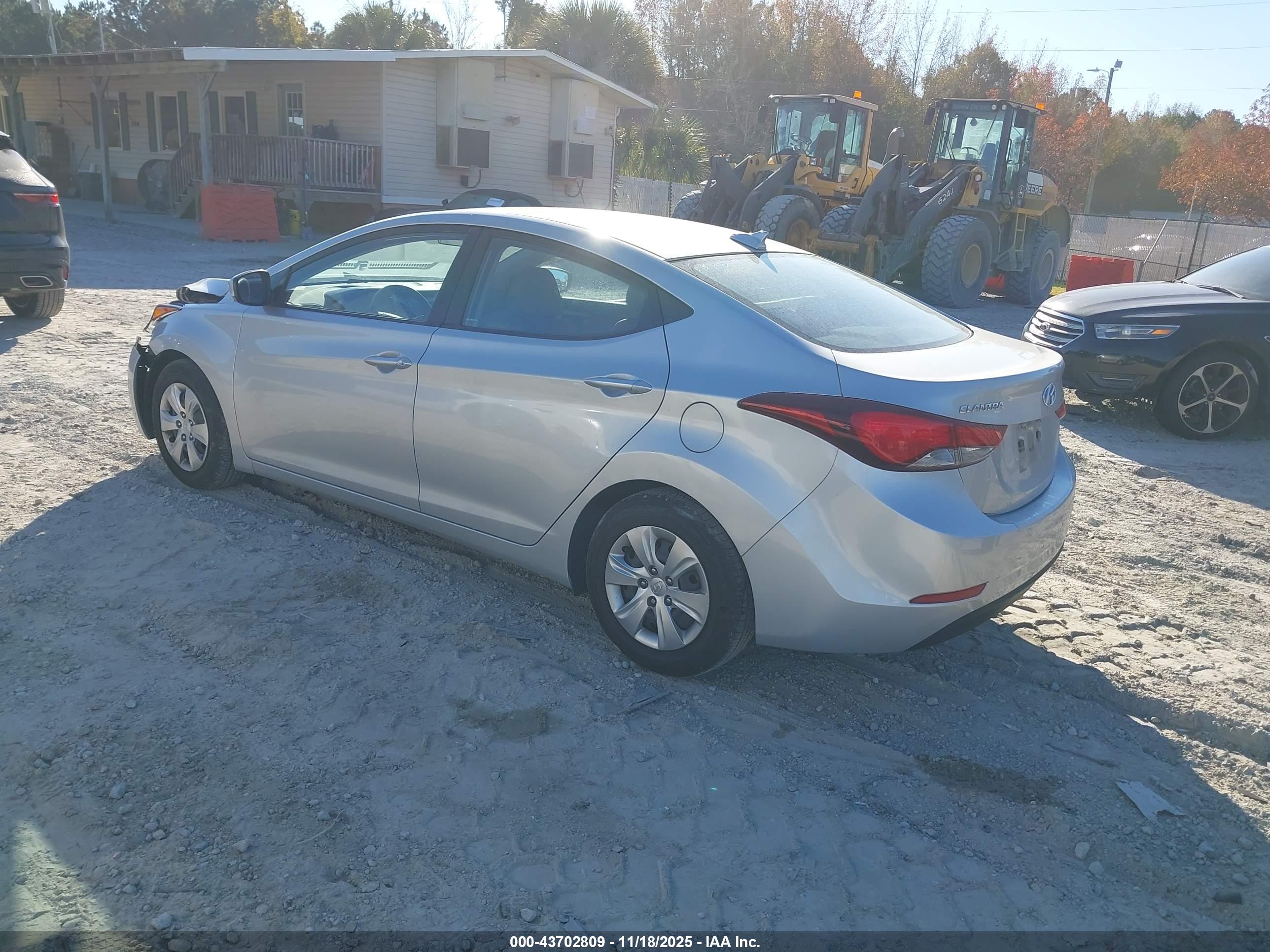 HYUNDAI ELANTRA image 3
