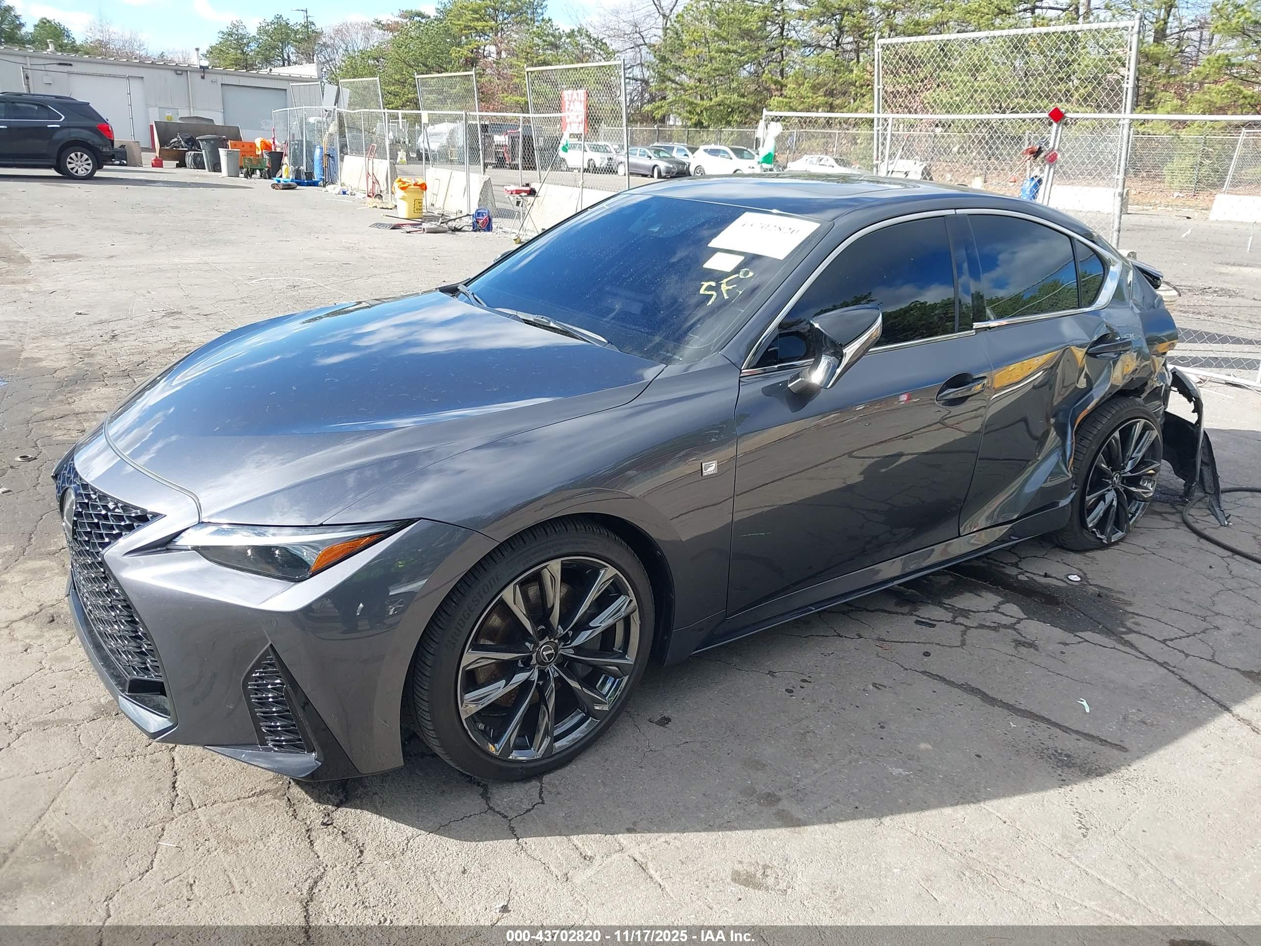 LEXUS IS image 2