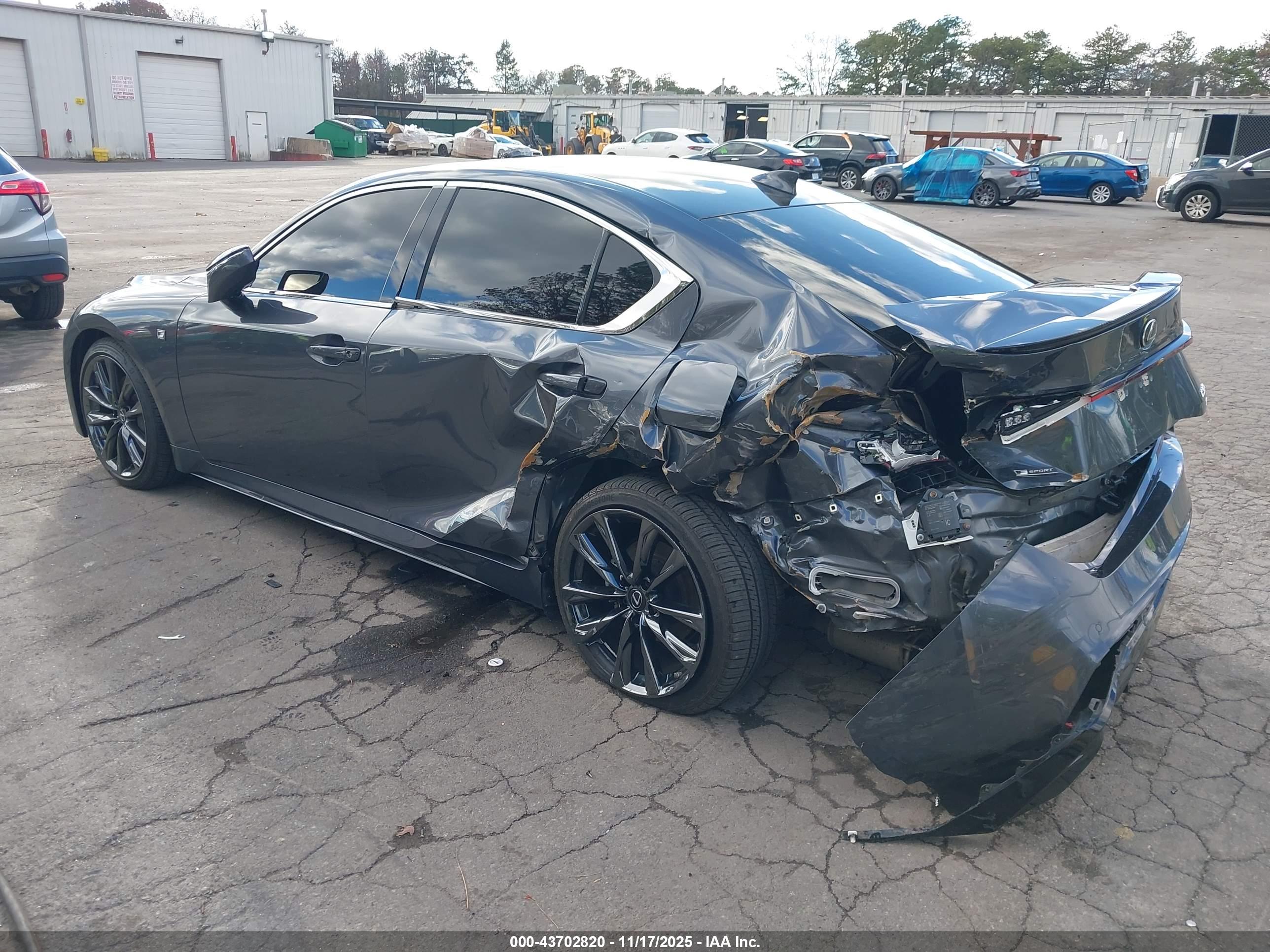 LEXUS IS image 3