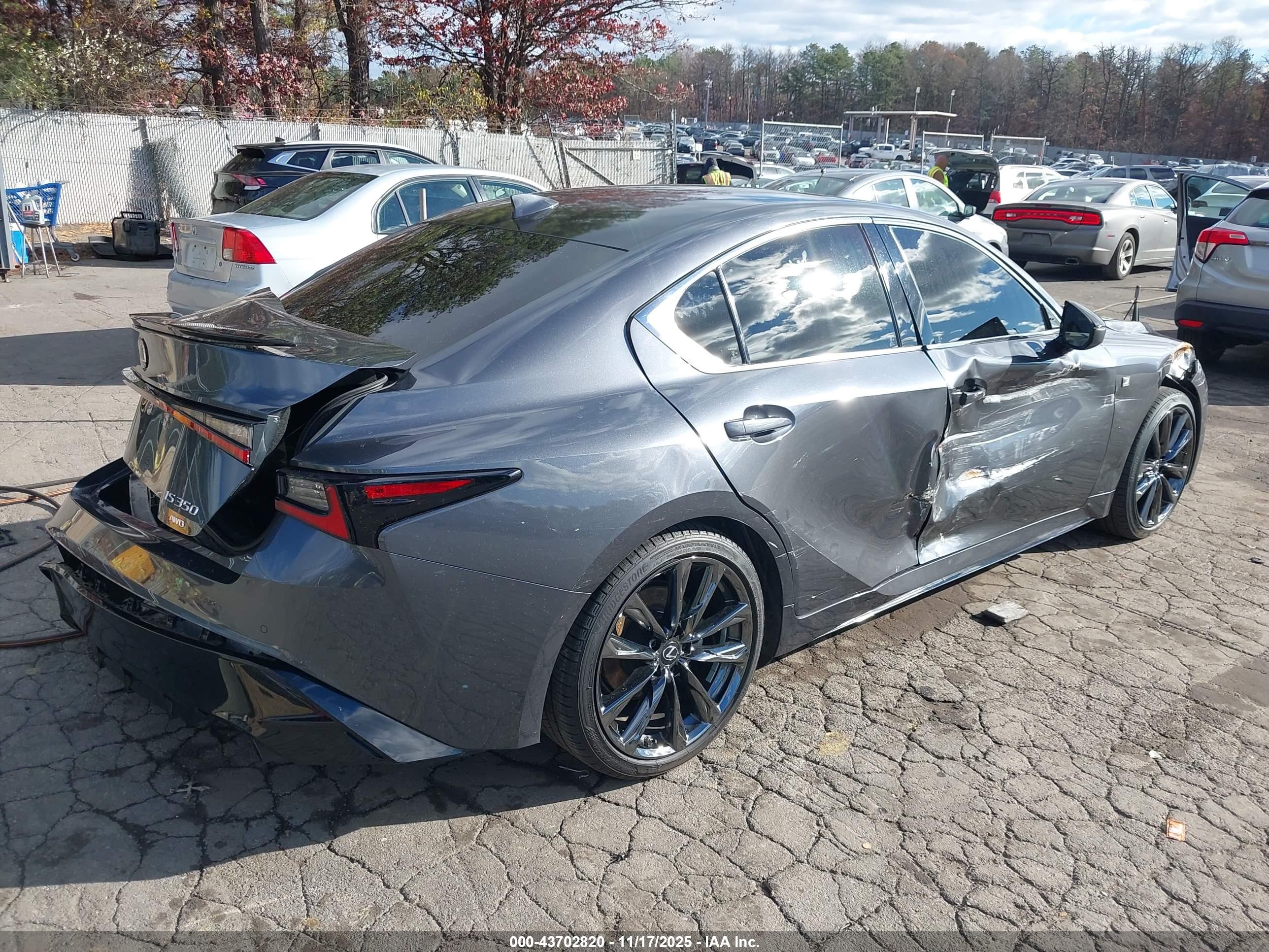 LEXUS IS image 4