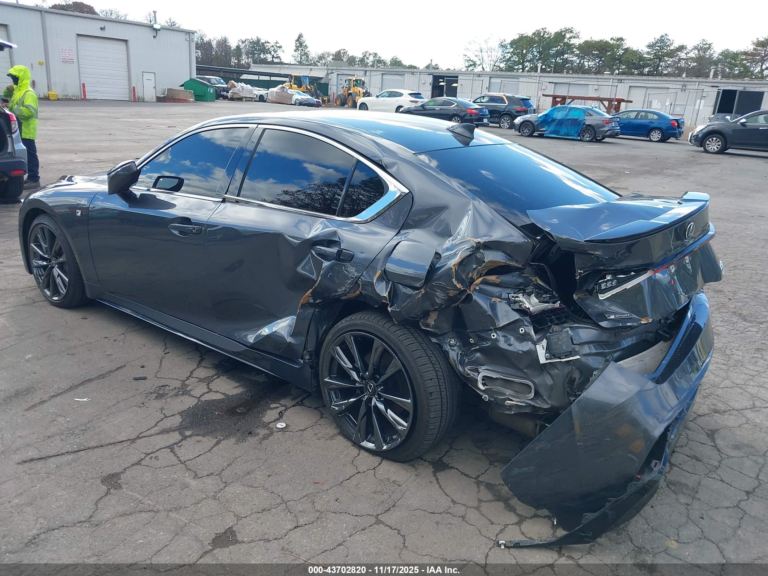 LEXUS IS image 6