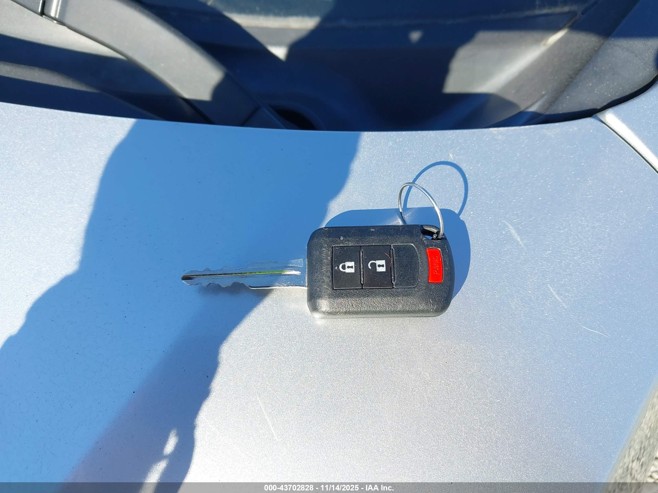 MITSUBISHI OUTLANDER image 11
