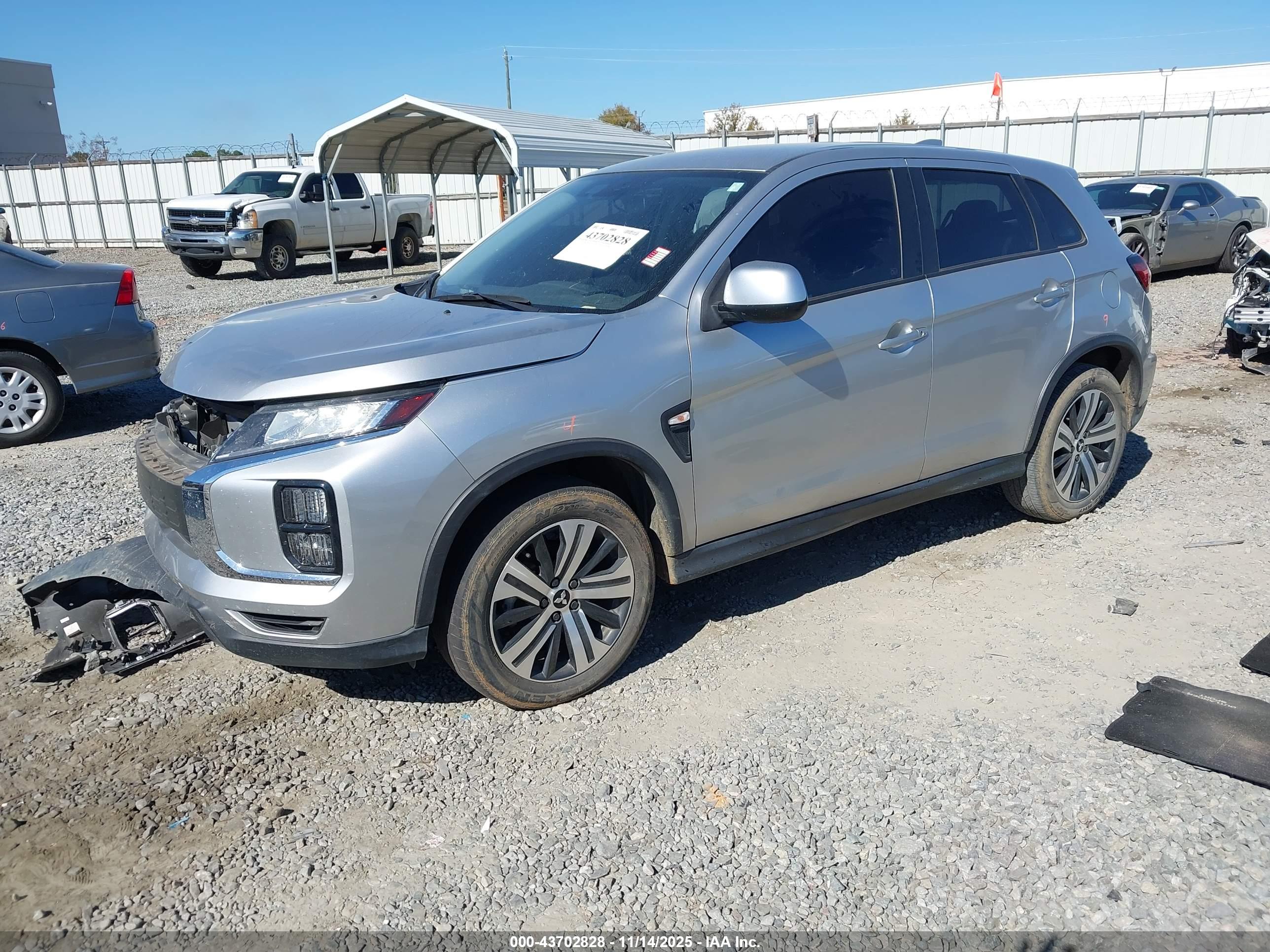 MITSUBISHI OUTLANDER image 2