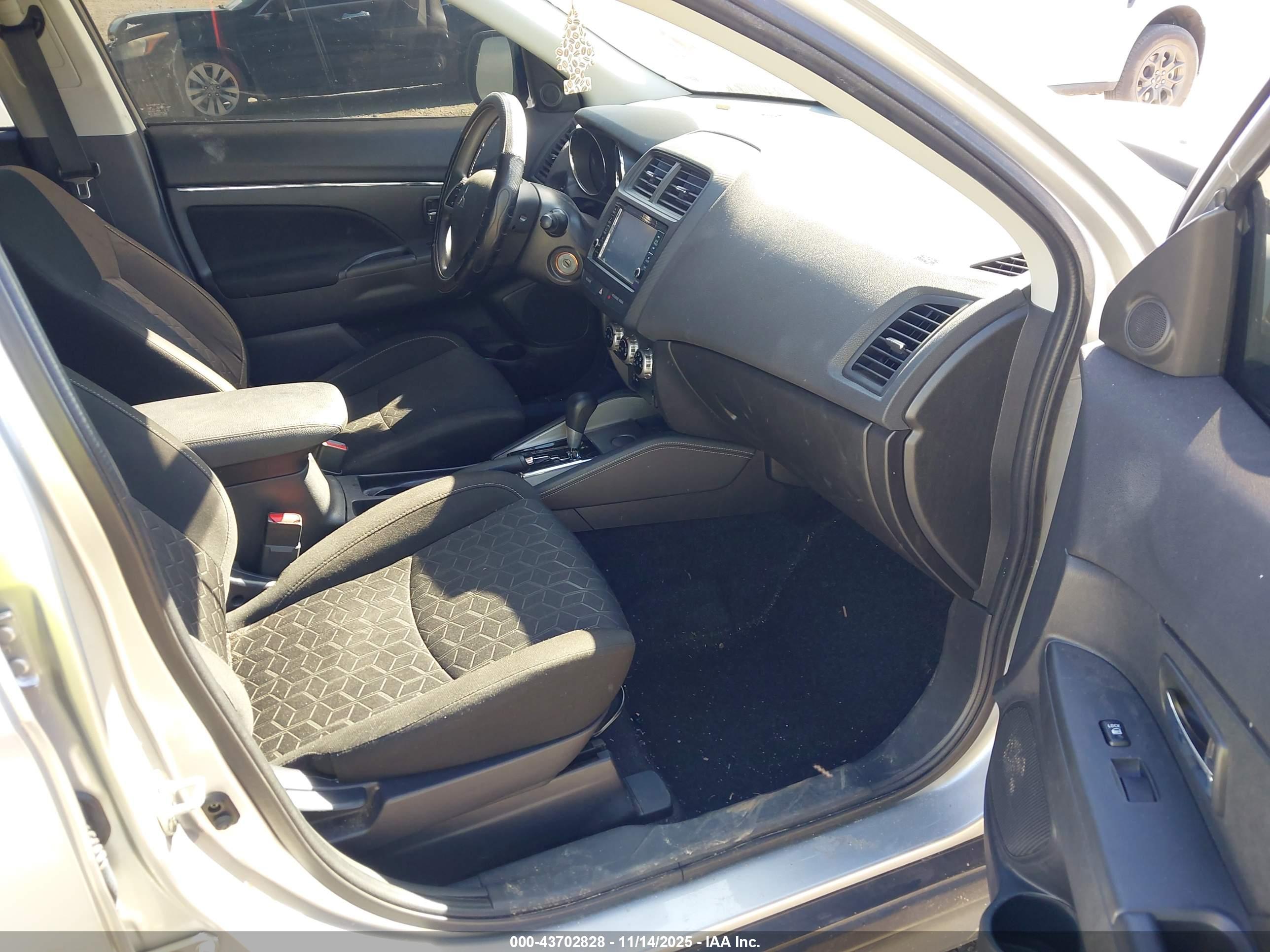 MITSUBISHI OUTLANDER image 5