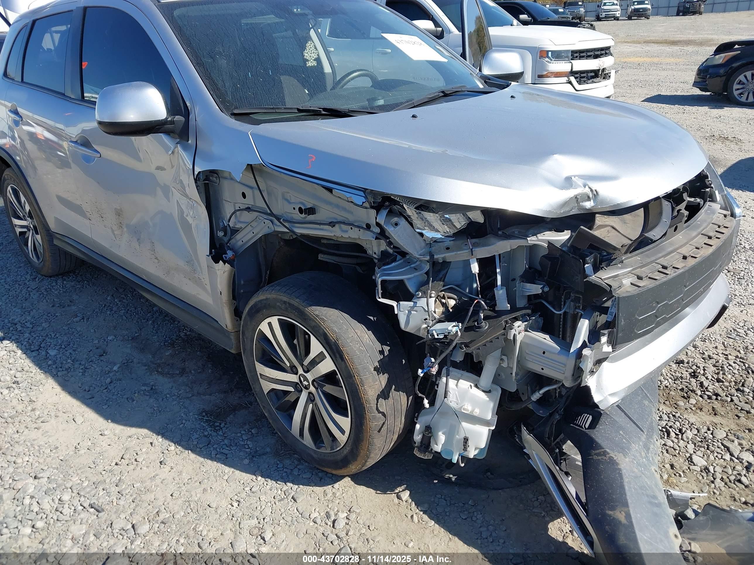 MITSUBISHI OUTLANDER image 6
