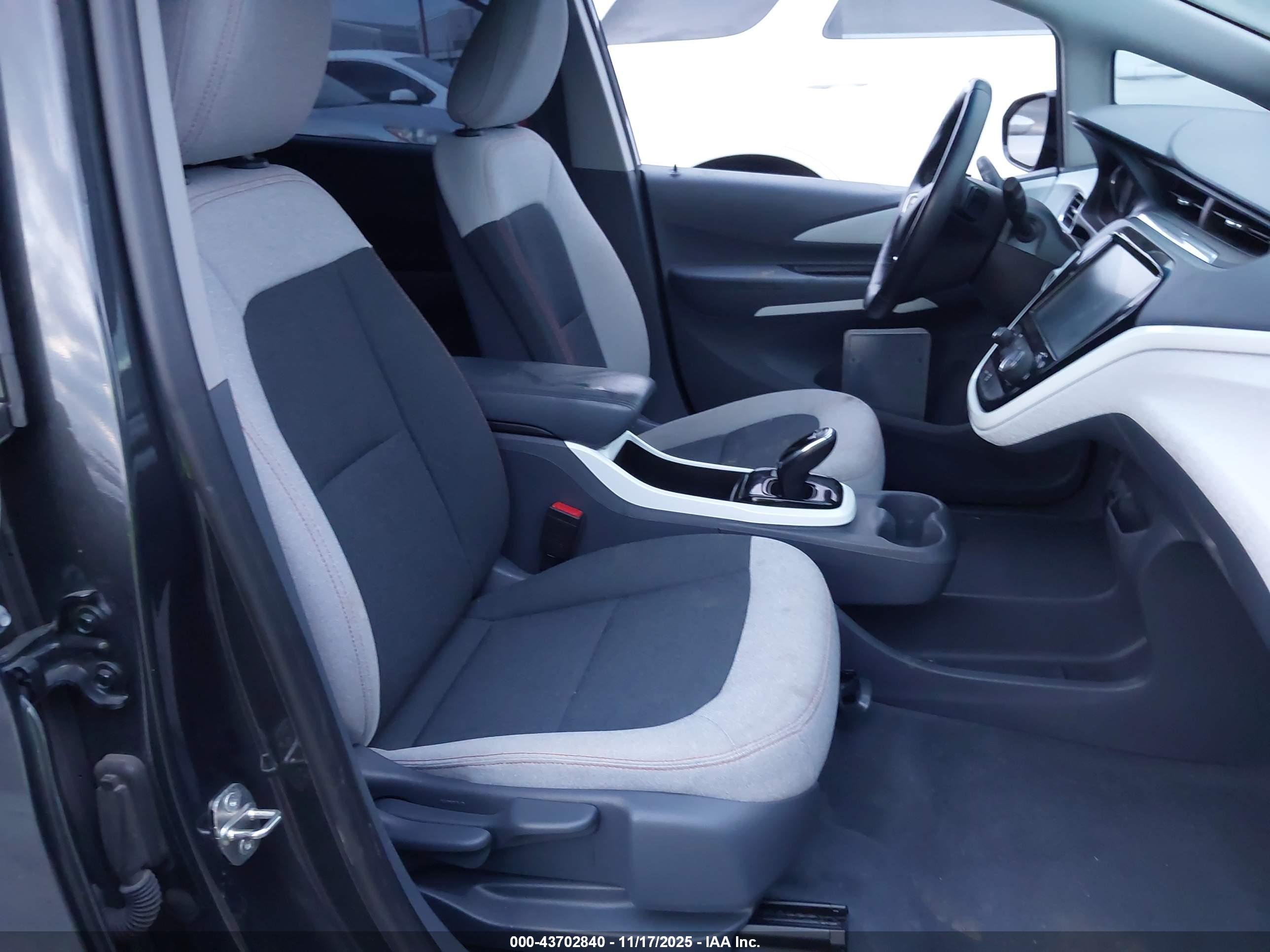 CHEVROLET BOLT image 5